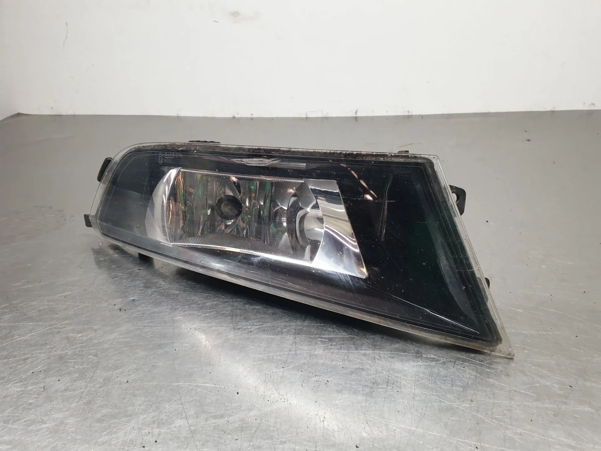 Right front fog light  SKODA Fabia III Hatchback (NJ3) Imagem-1