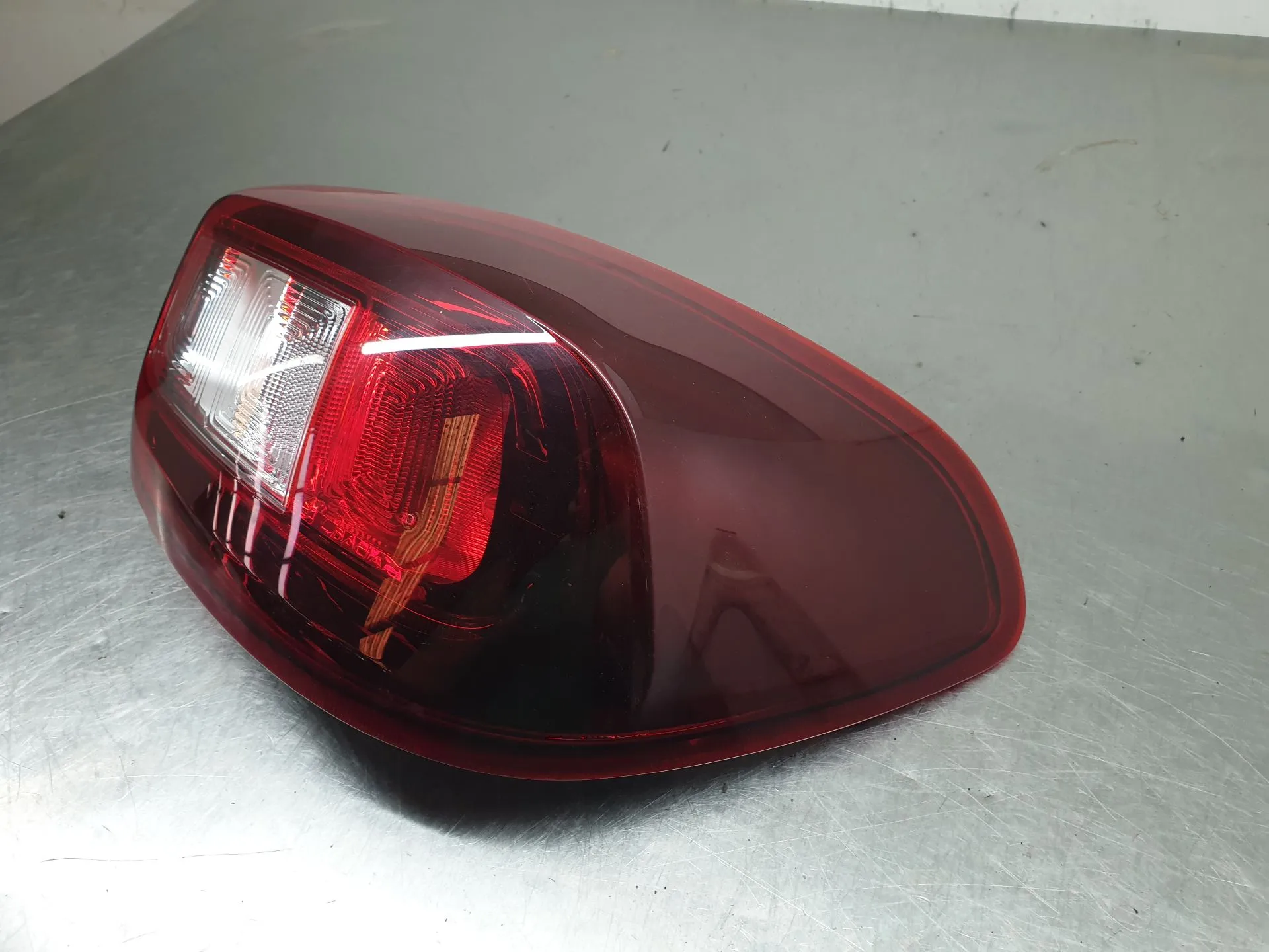 Feu arrière Droite DACIA Spring Imagem-1