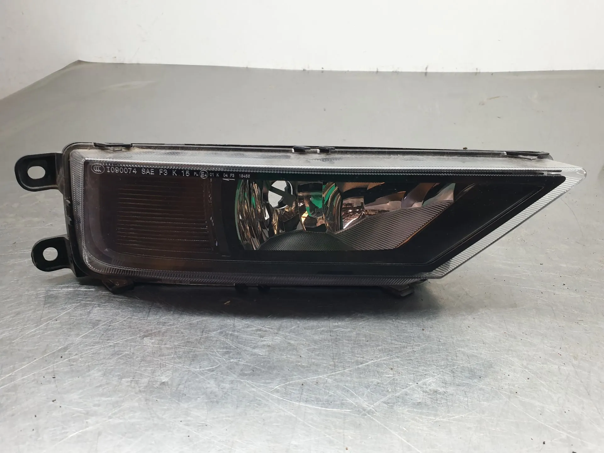 Feu antibrouillard Avant Gauche VOLKSWAGEN Tiguan (AD1, AX1)