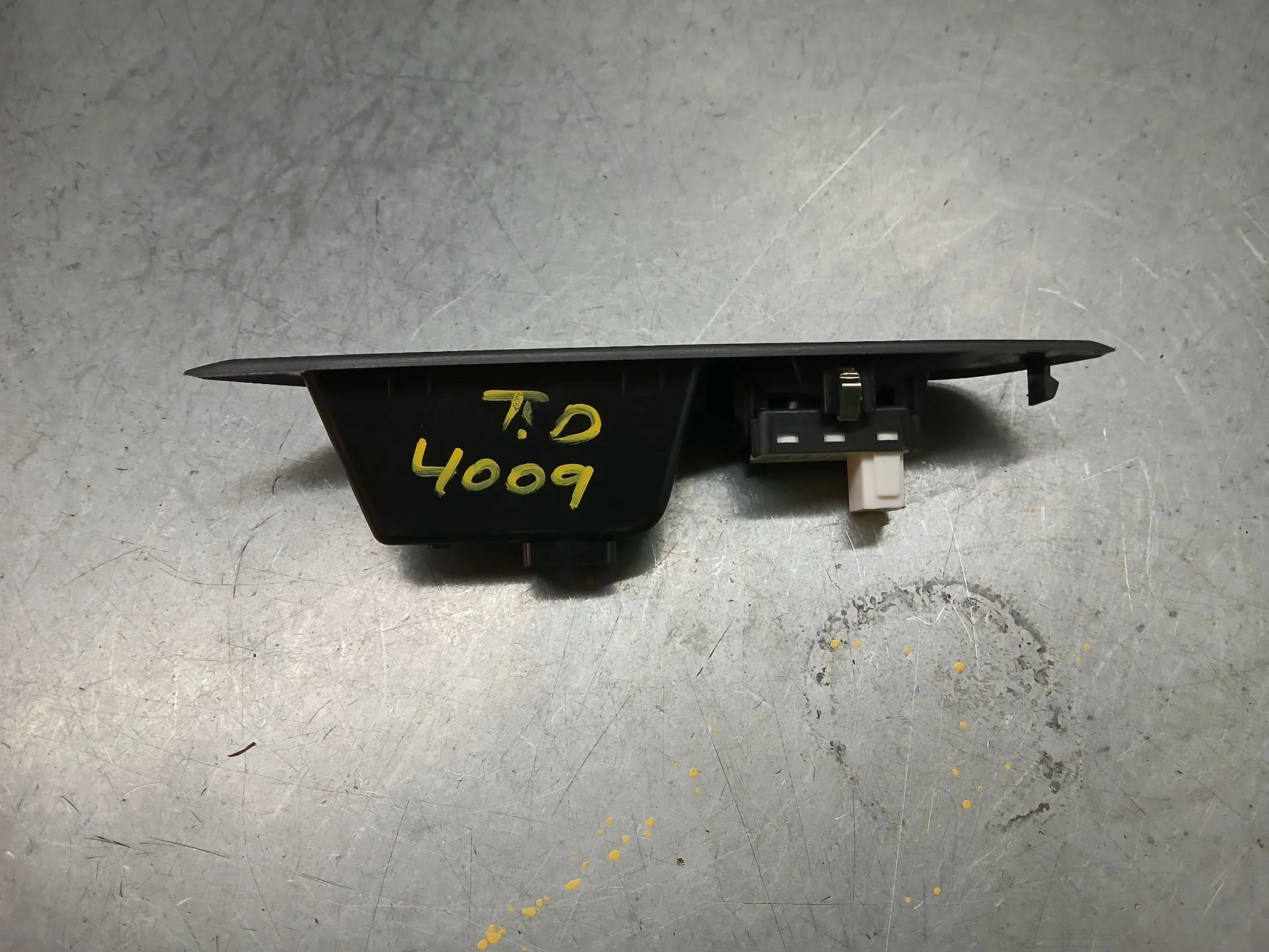 Right Rear window control PEUGEOT 208 II