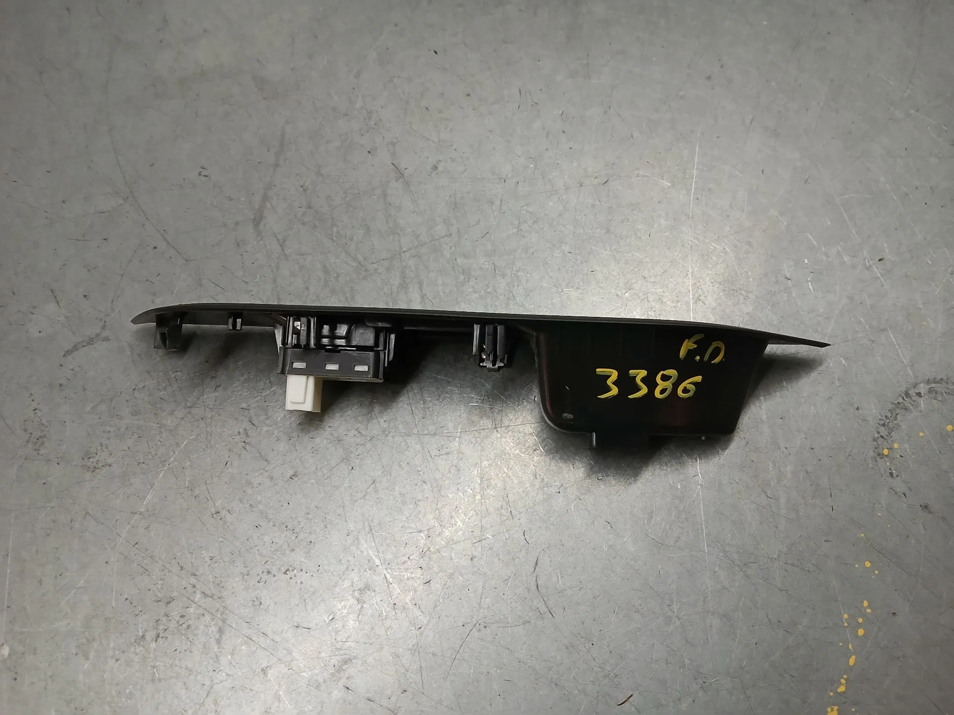 Mando / interruptor elevalunas delantero derecho PEUGEOT 208 II