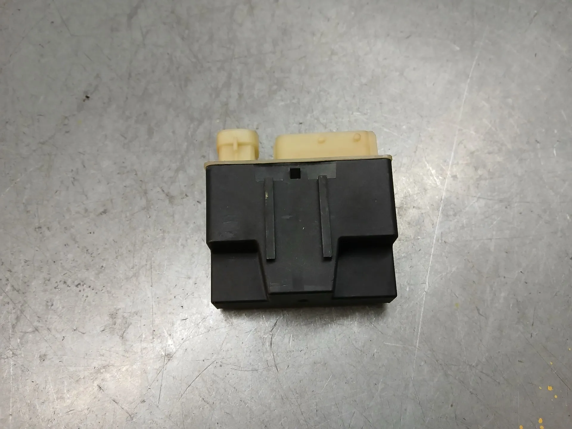 Glow plug Relay PEUGEOT 3008 II (M_) Imagem-2