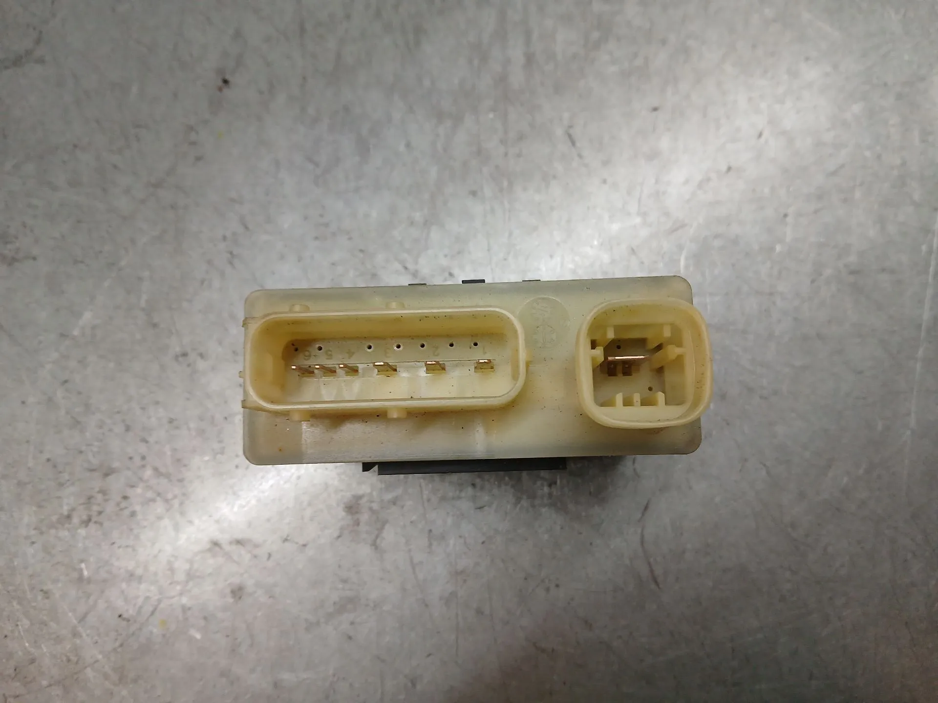 Glow plug Relay PEUGEOT 3008 II (M_) Imagem-1