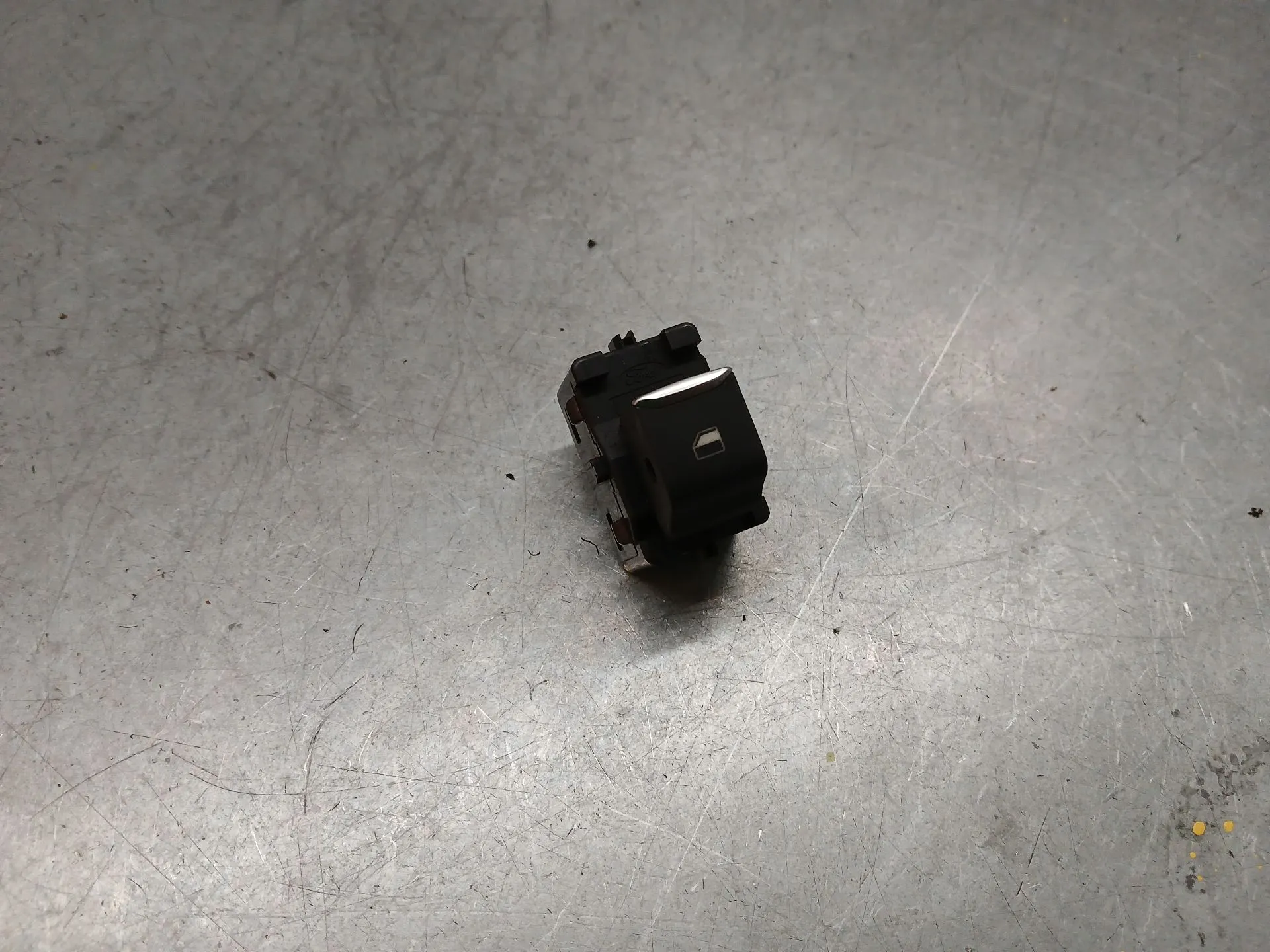 Mando / interruptor elevalunas delantero derecho FORD Puma (J2K, CF7)