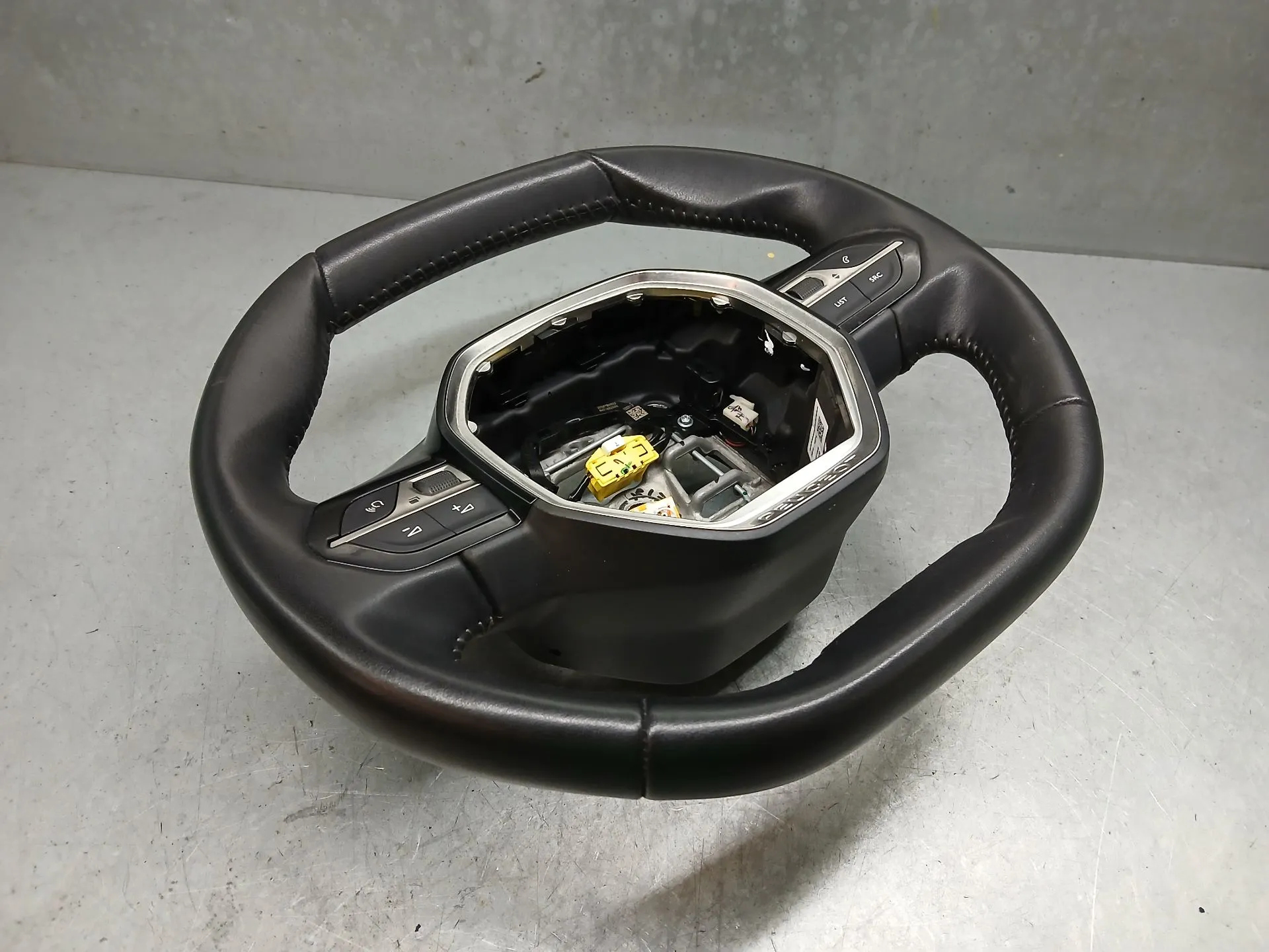 Volante PEUGEOT 208 II Imagem-3