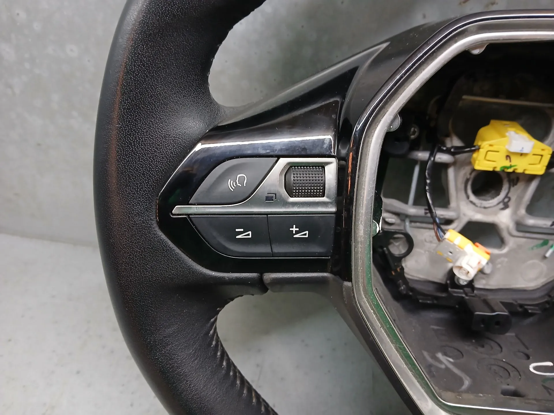 Volante PEUGEOT 208 II Imagem-2