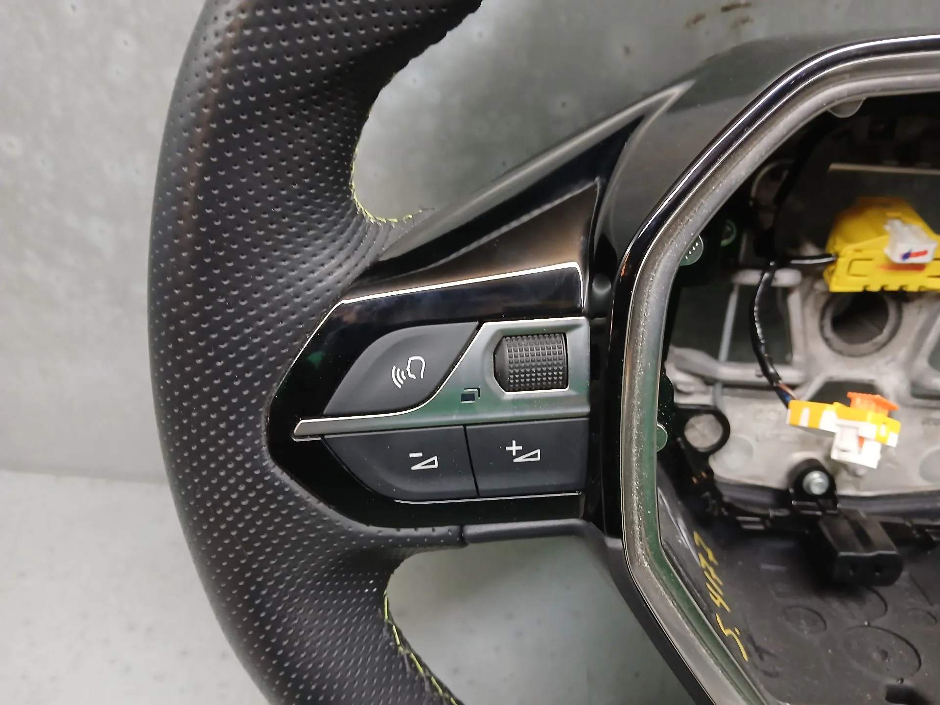 Volante PEUGEOT 208 II Imagem-1