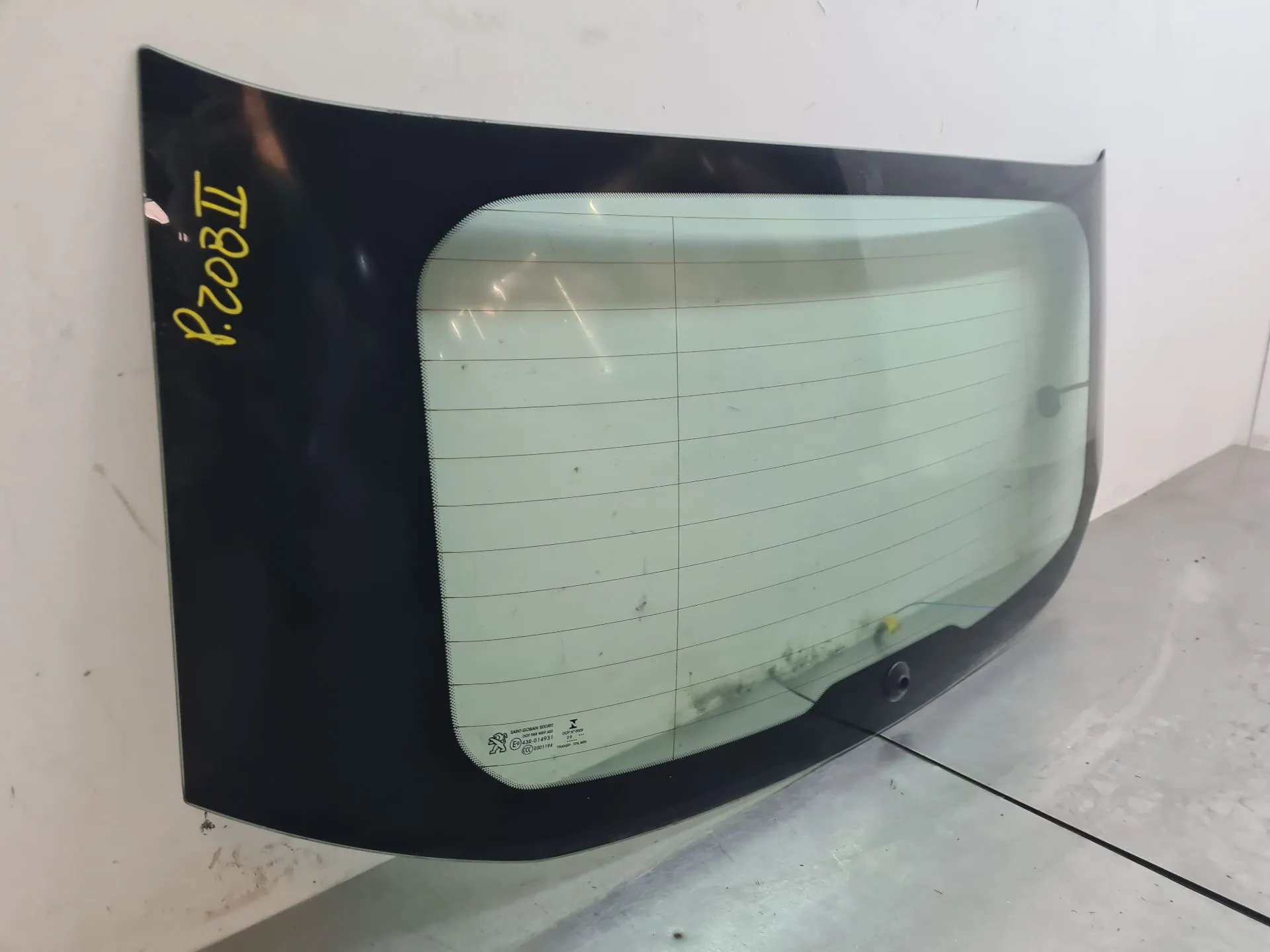 Rear windscreen PEUGEOT 208 II Imagem-1
