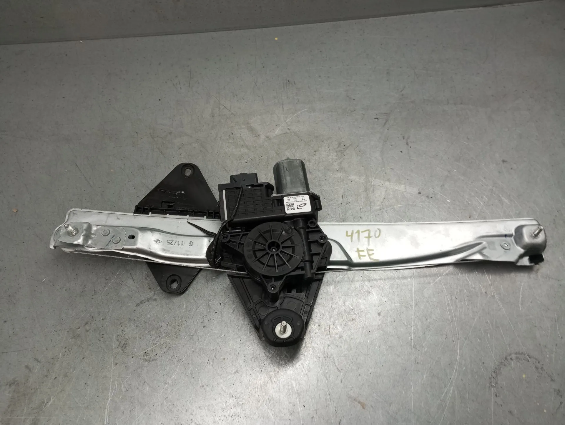 Lève-vitre avant gauche DACIA Sandero III