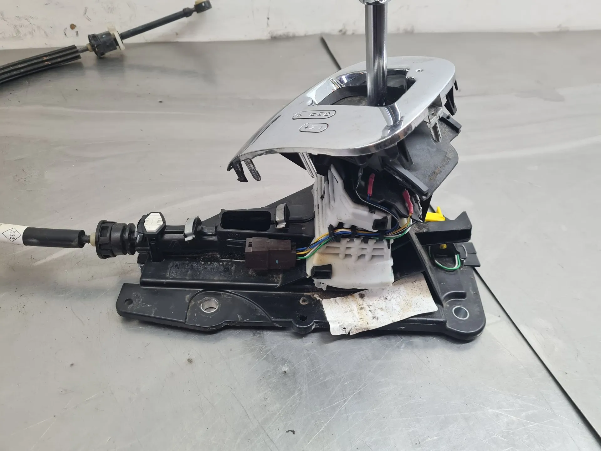 Selector de caja de cambios RENAULT Megane III Grandtour (KZ0/1) Imagem-4