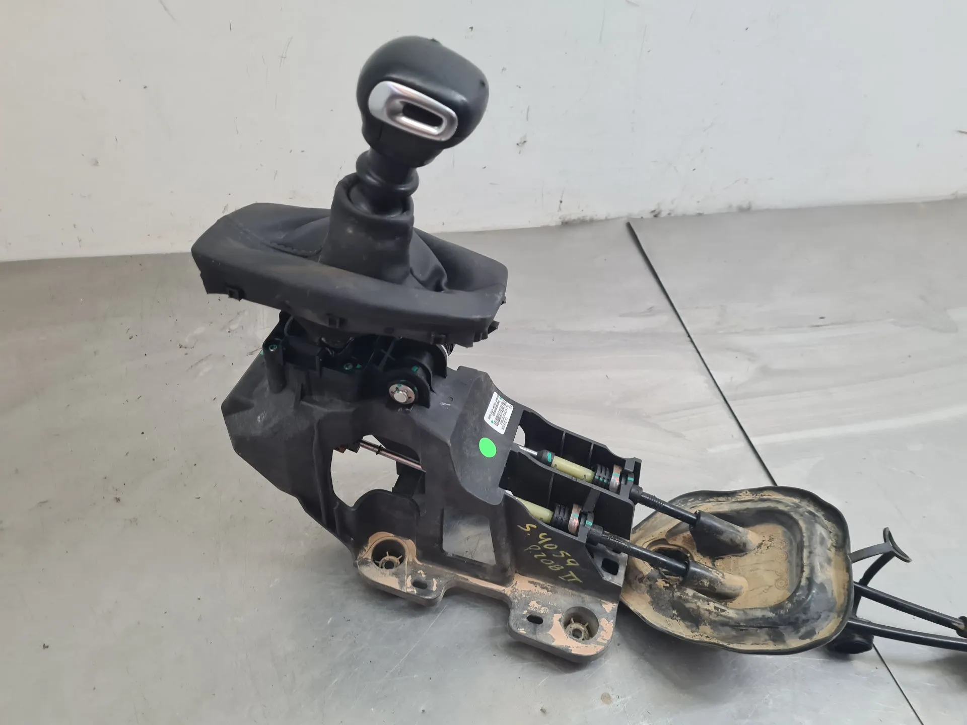 Sélecteur de vitesse PEUGEOT 208 II Imagem-1