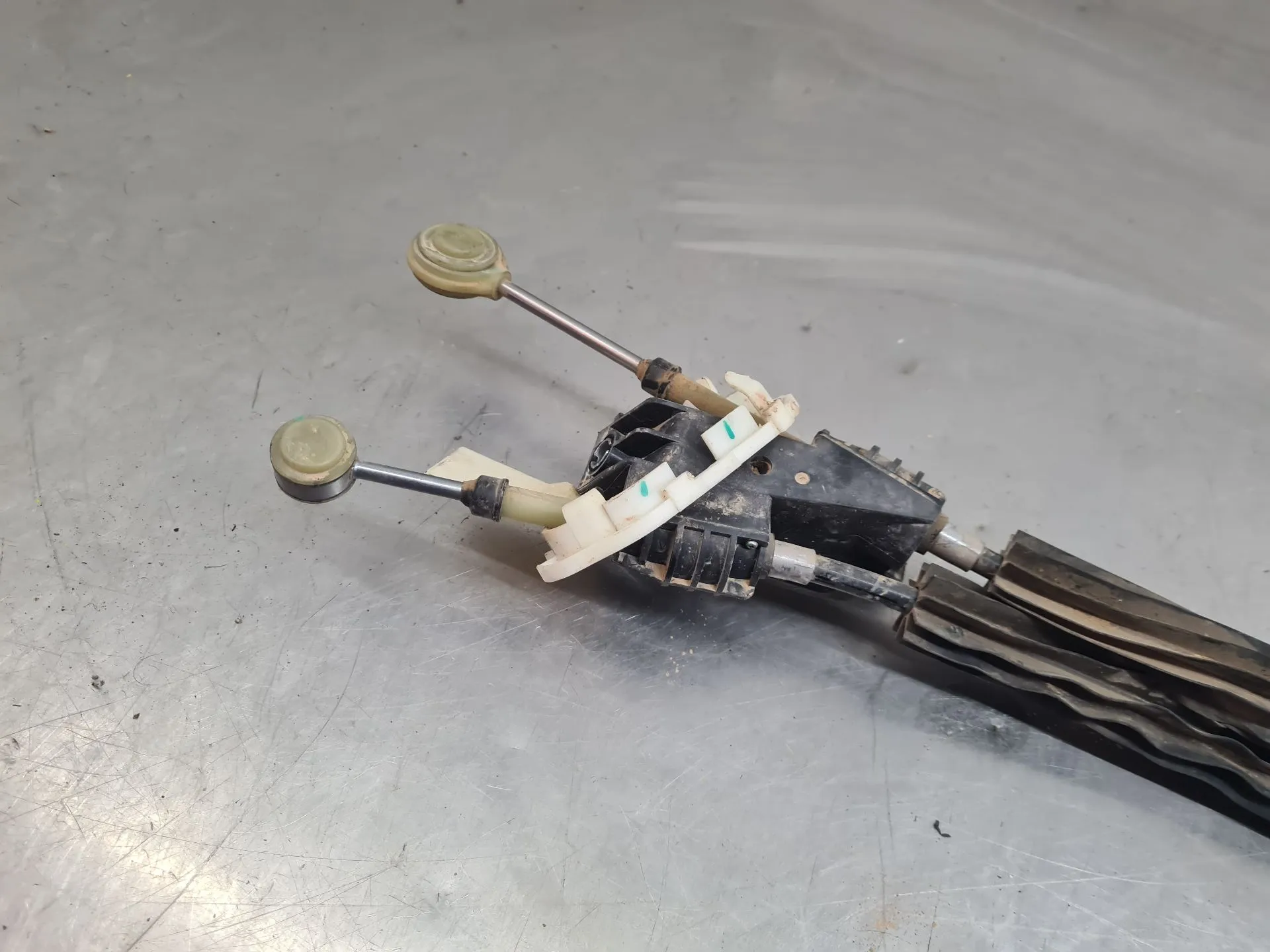 Sélecteur de vitesse PEUGEOT 208 II Imagem-5