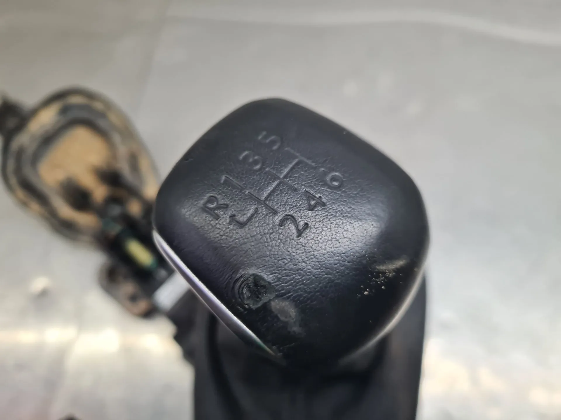 Sélecteur de vitesse PEUGEOT 208 II Imagem-4