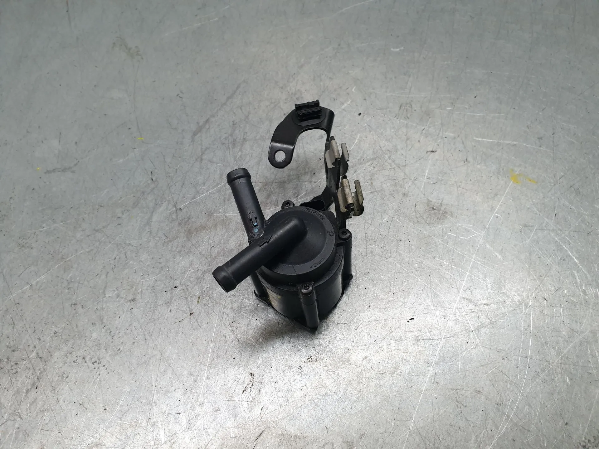 Pompa dell’acqua PEUGEOT 3008 II (M_) Imagem-1