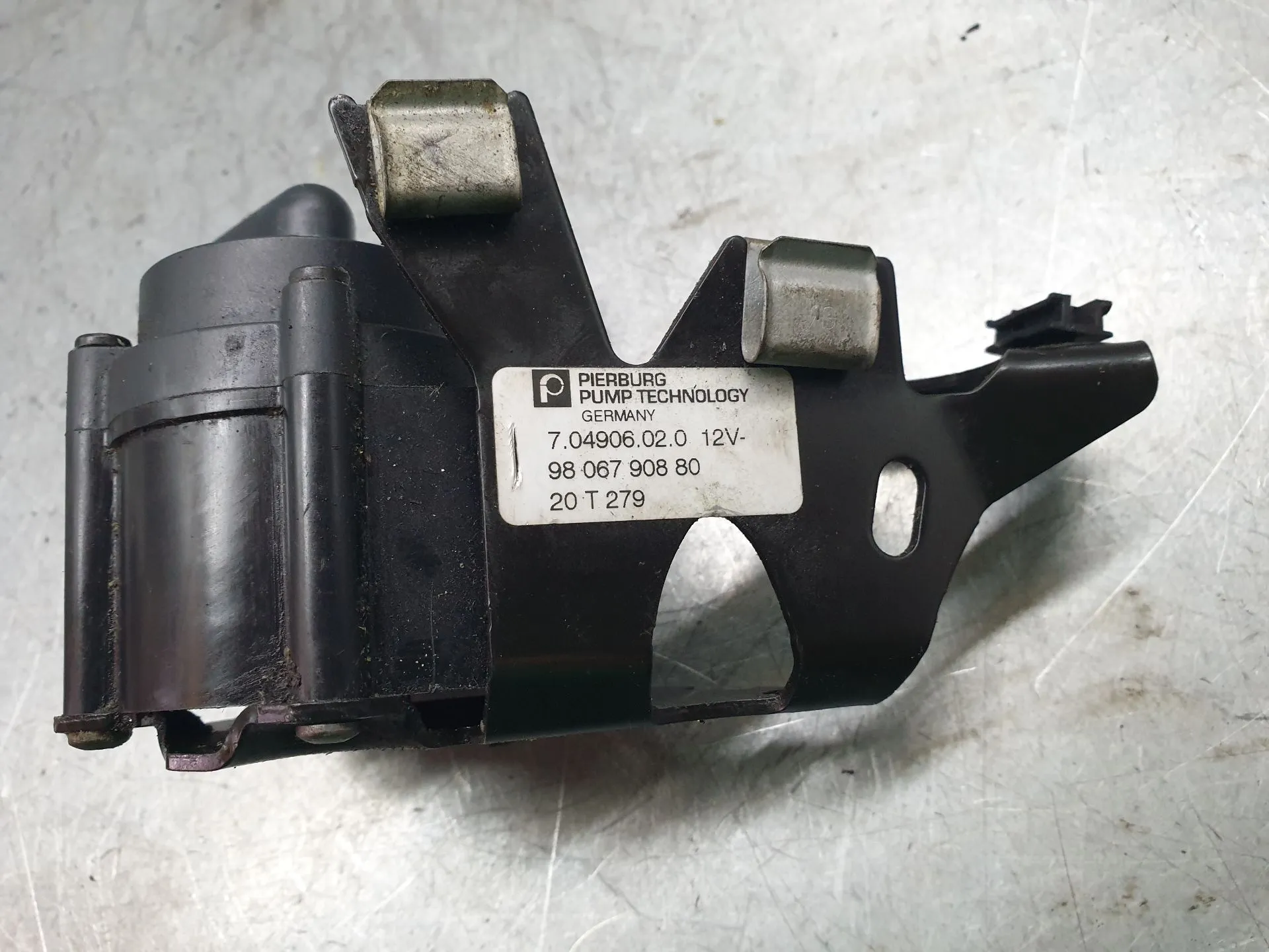 Pompa dell’acqua PEUGEOT 3008 II (M_) Imagem-4