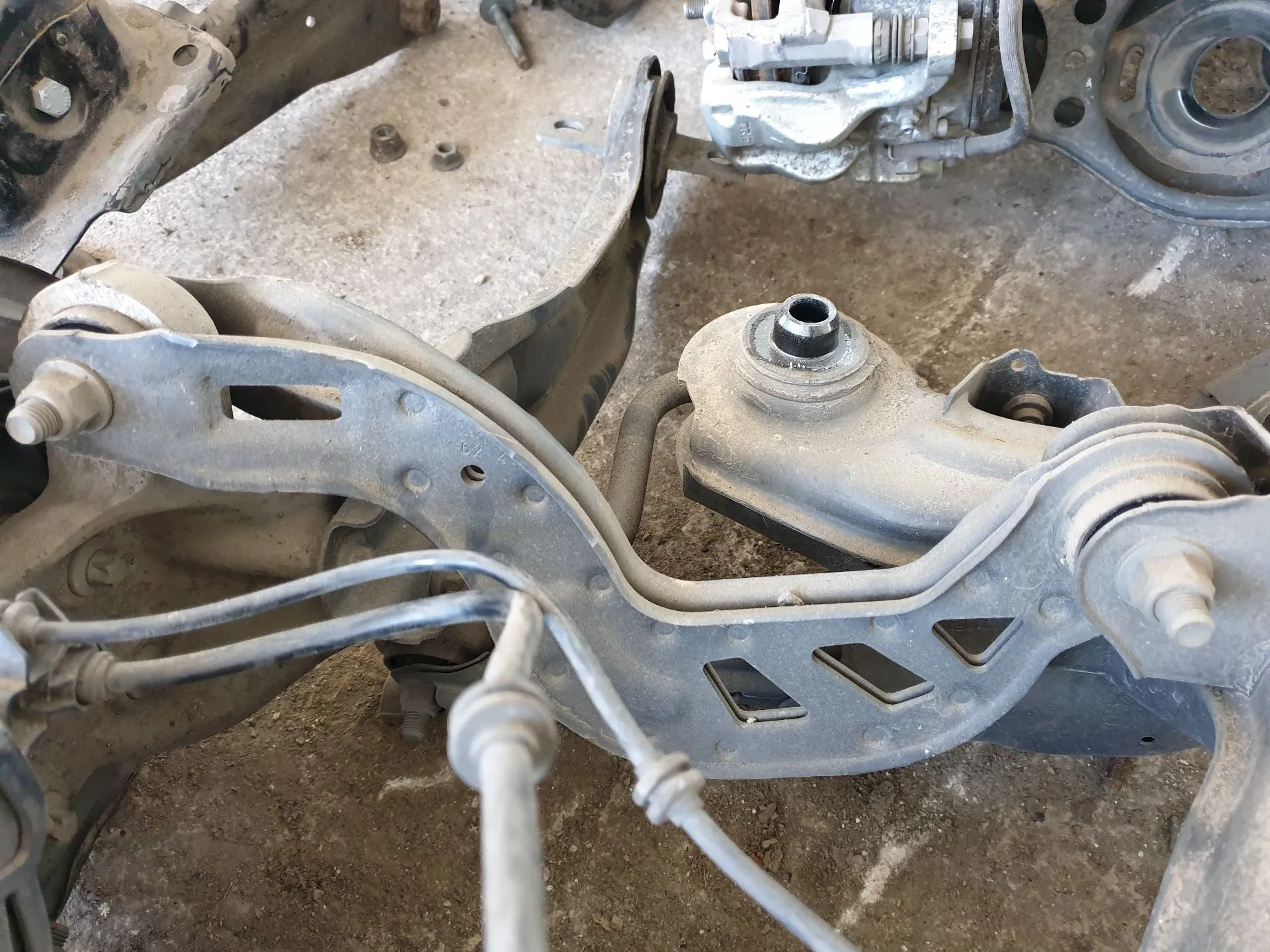 Brazo suspensión trasero izquierdo MERCEDES-BENZ Classe A (W176)