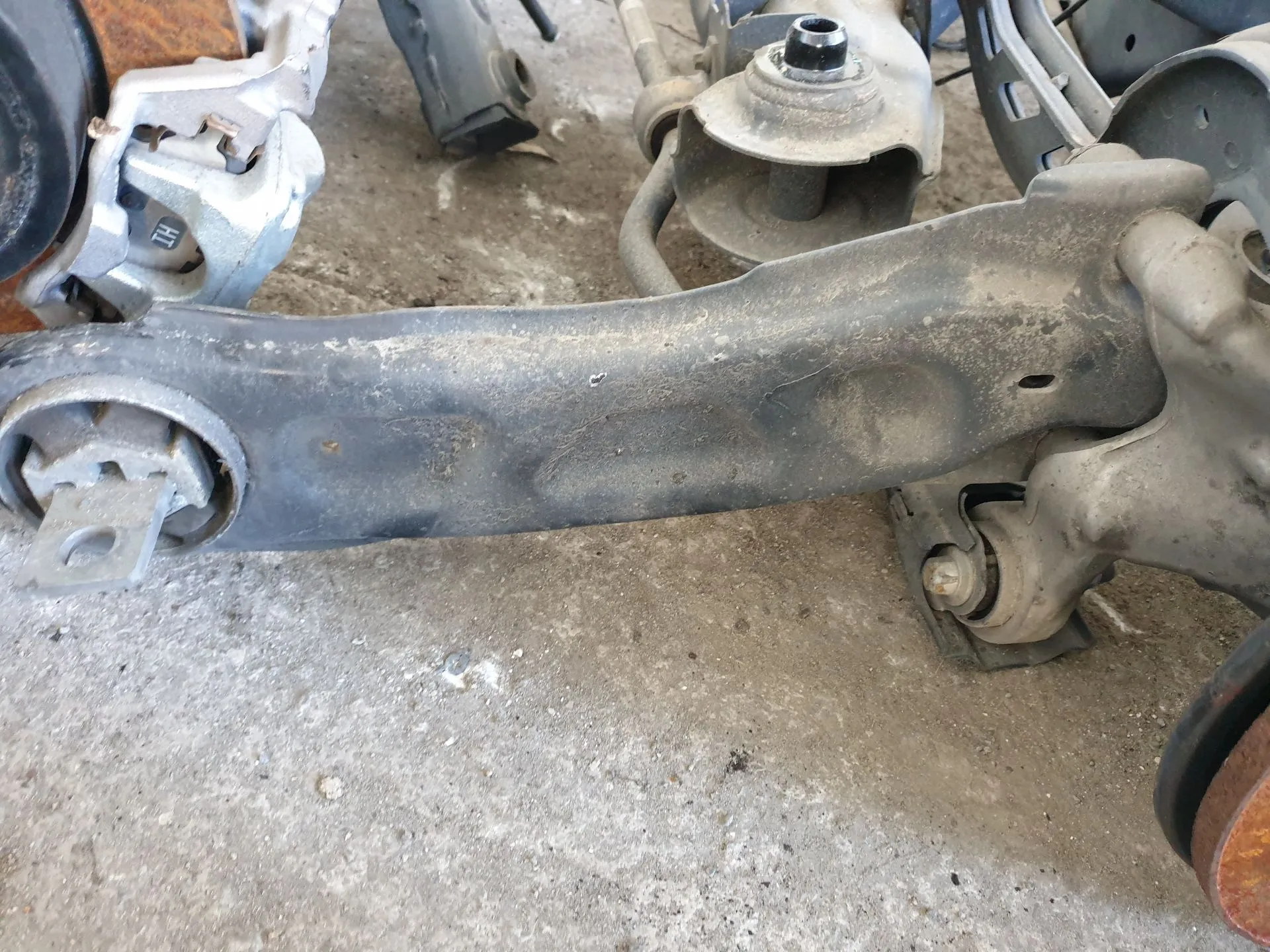 Brazo suspensión trasero izquierdo MERCEDES-BENZ Classe A (W176)