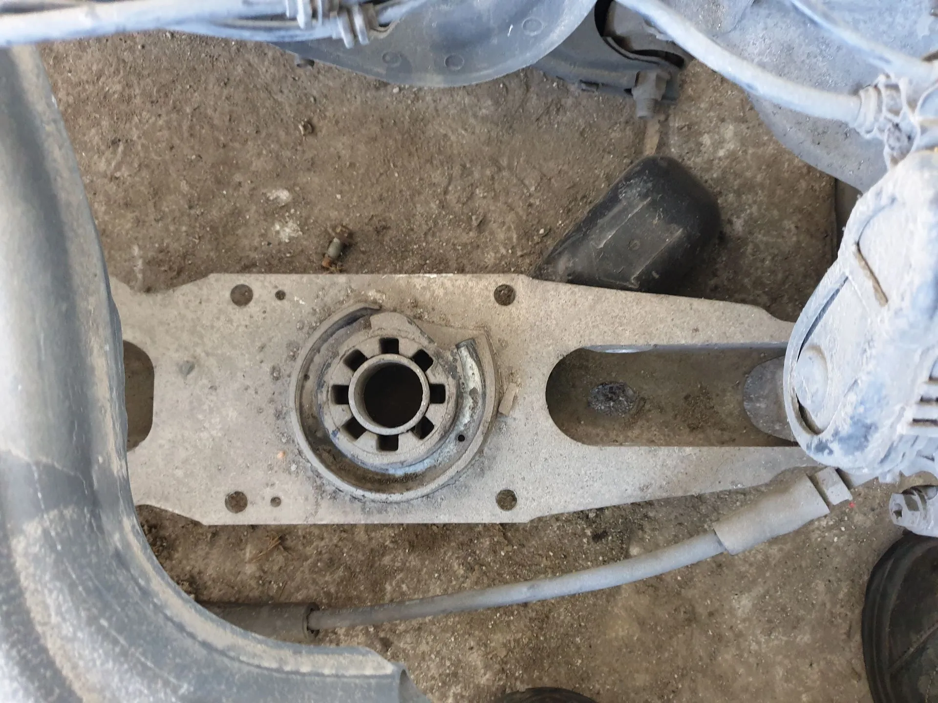 Brazo suspensión trasero derecho MERCEDES-BENZ Classe A (W176)