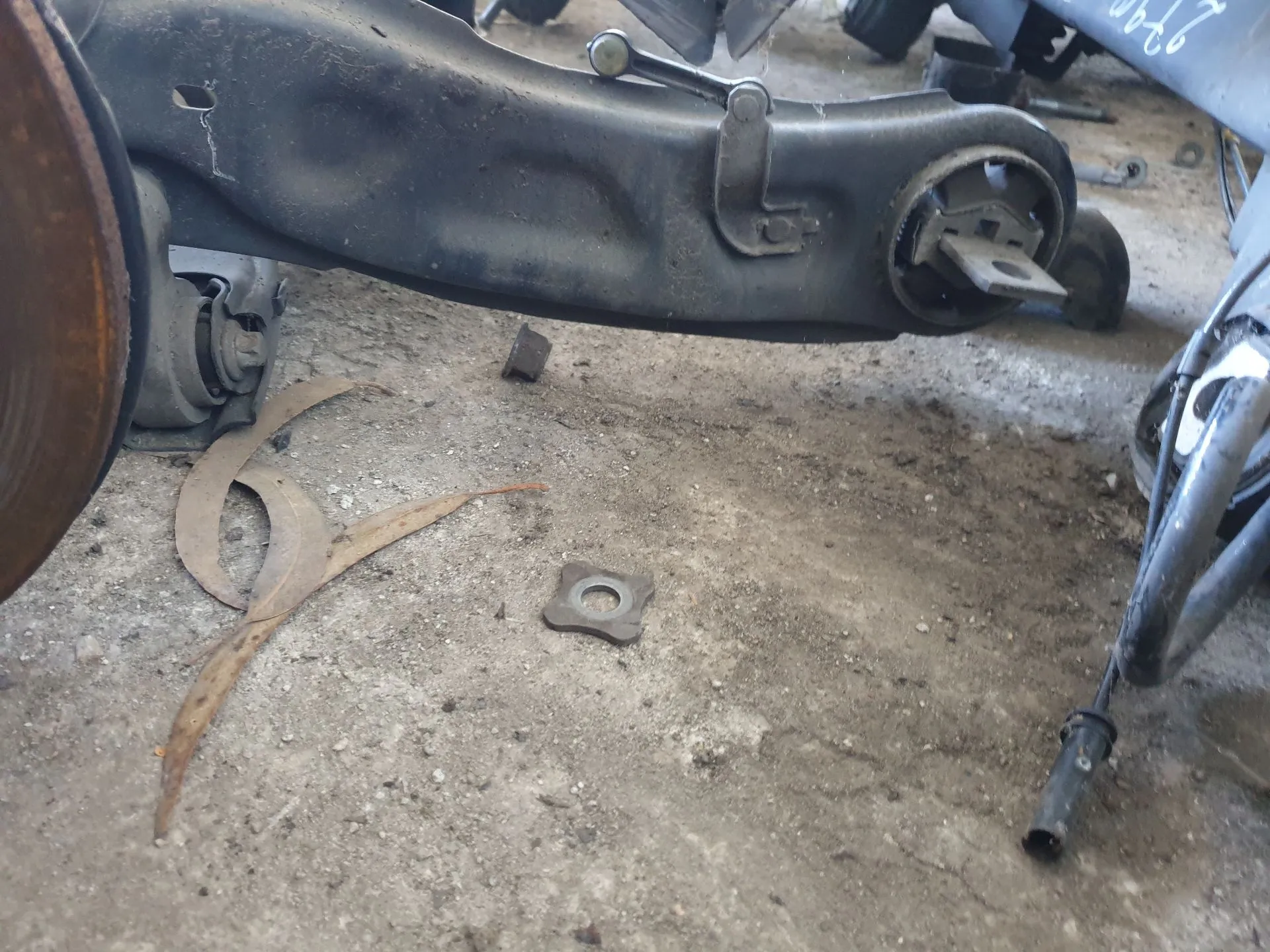 Brazo suspensión trasero derecho MERCEDES-BENZ Classe A (W176)