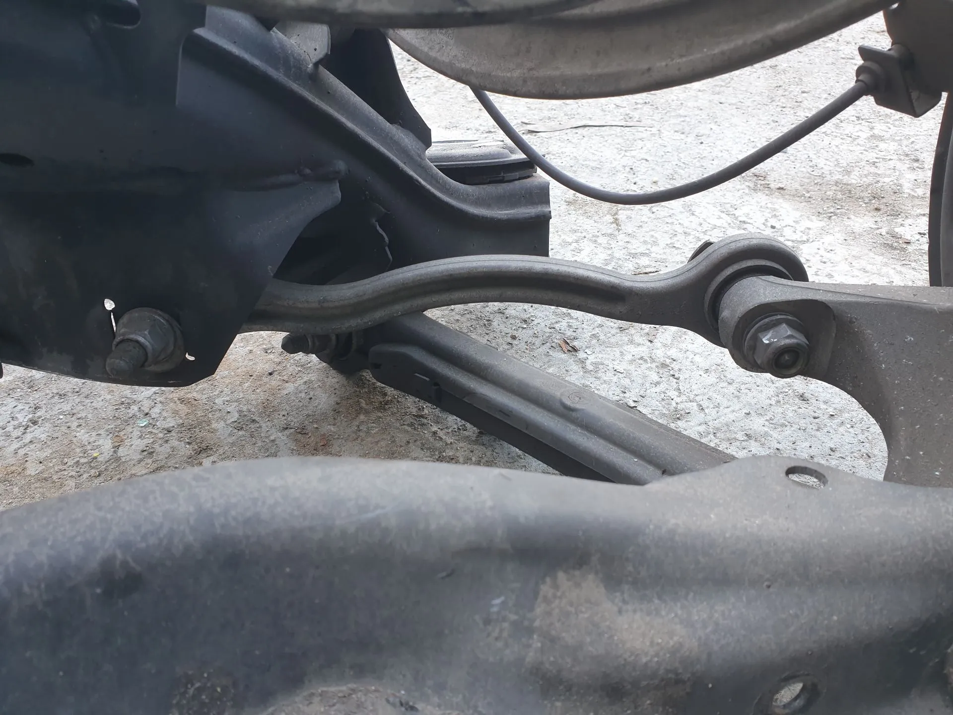 Brazo suspensión trasero izquierdo MERCEDES-BENZ Classe C (W205)