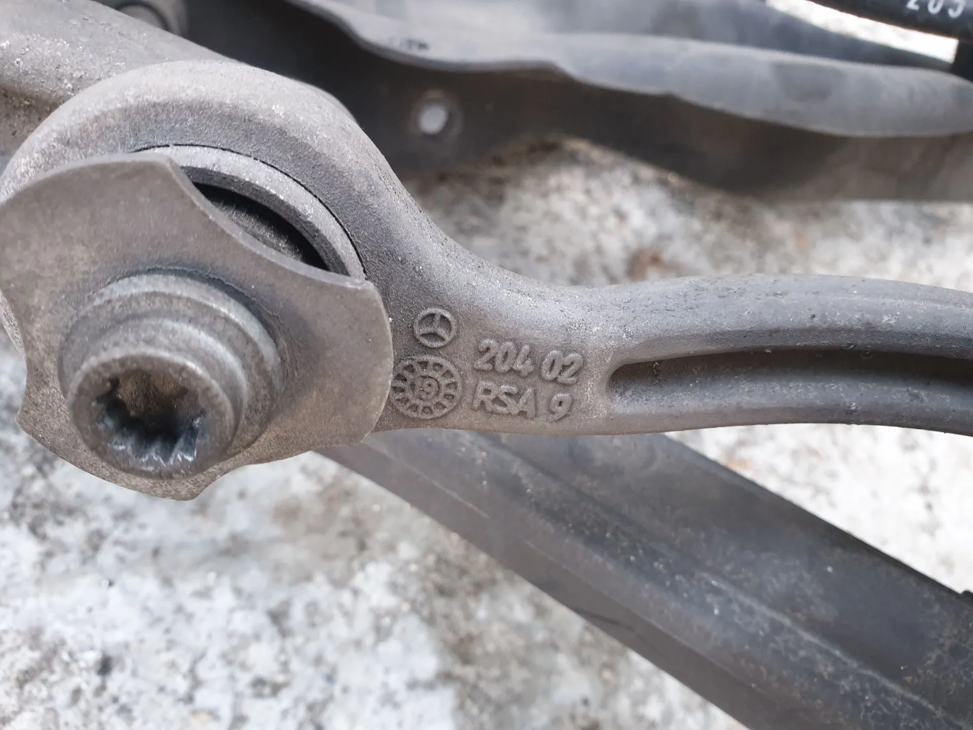 Brazo suspensión trasero izquierdo MERCEDES-BENZ Classe C (W205) Imagem-1