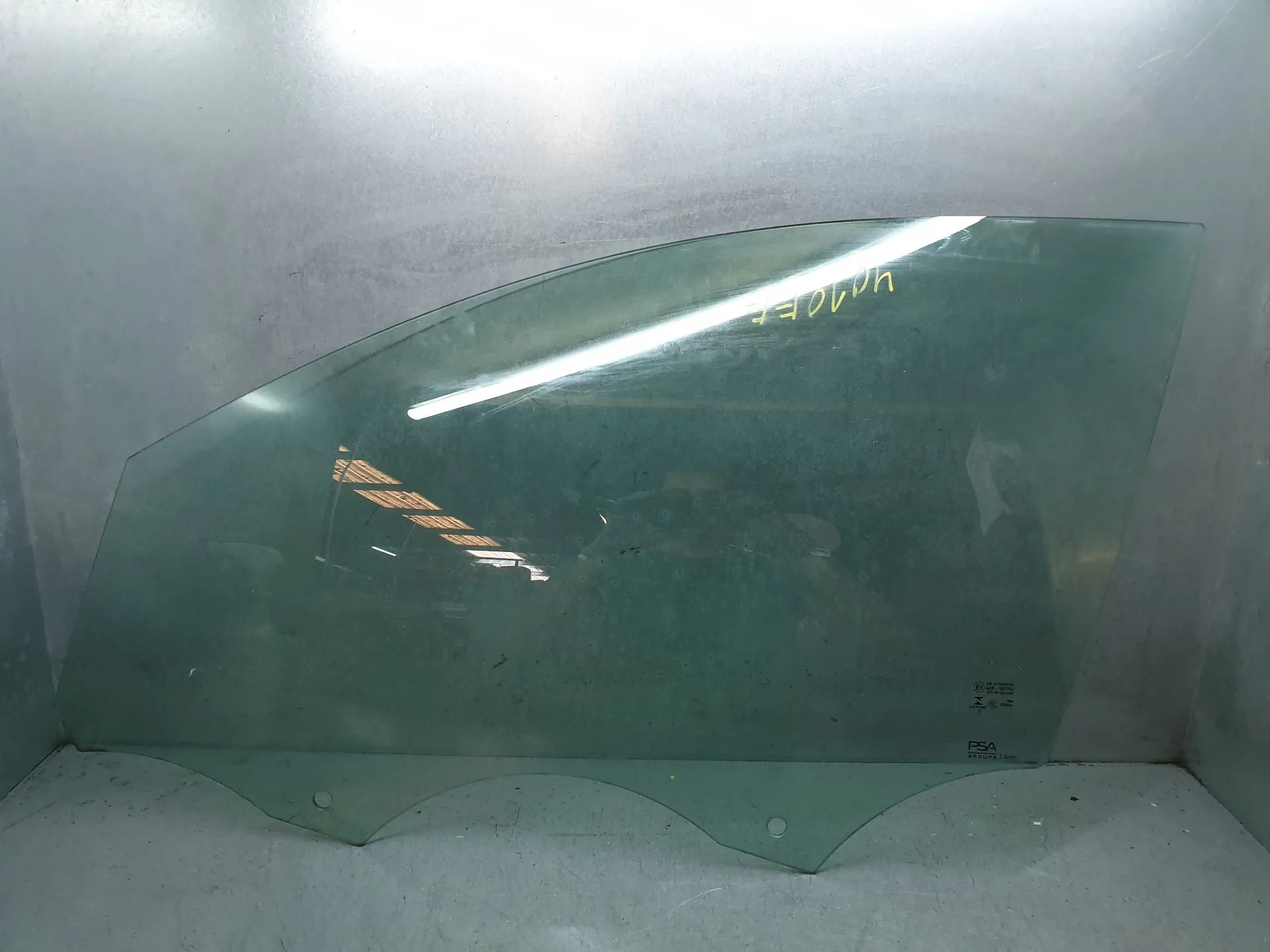 Vitre porte avant gauche PEUGEOT 208 II