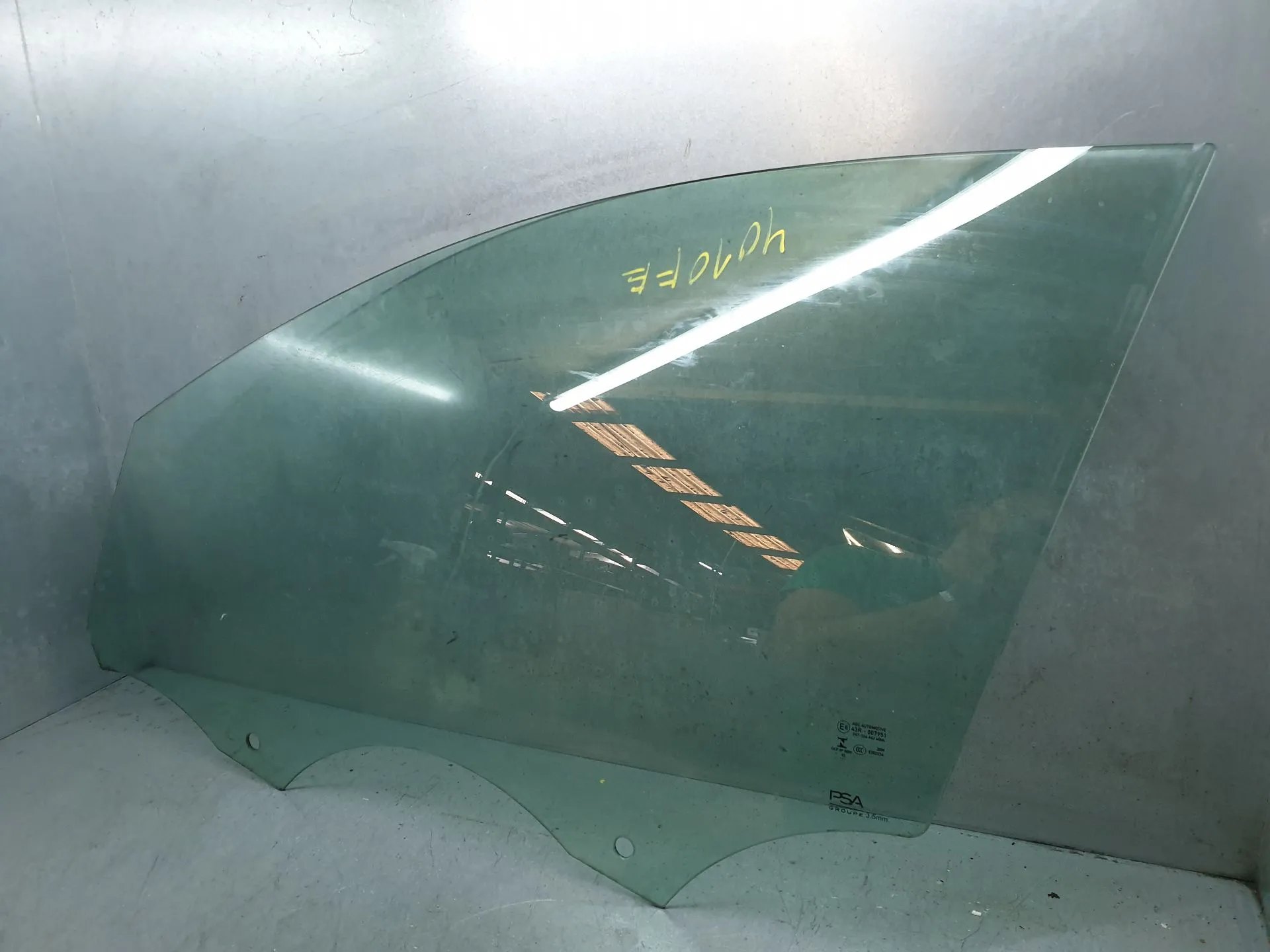Vitre porte avant gauche PEUGEOT 208 II Imagem-2