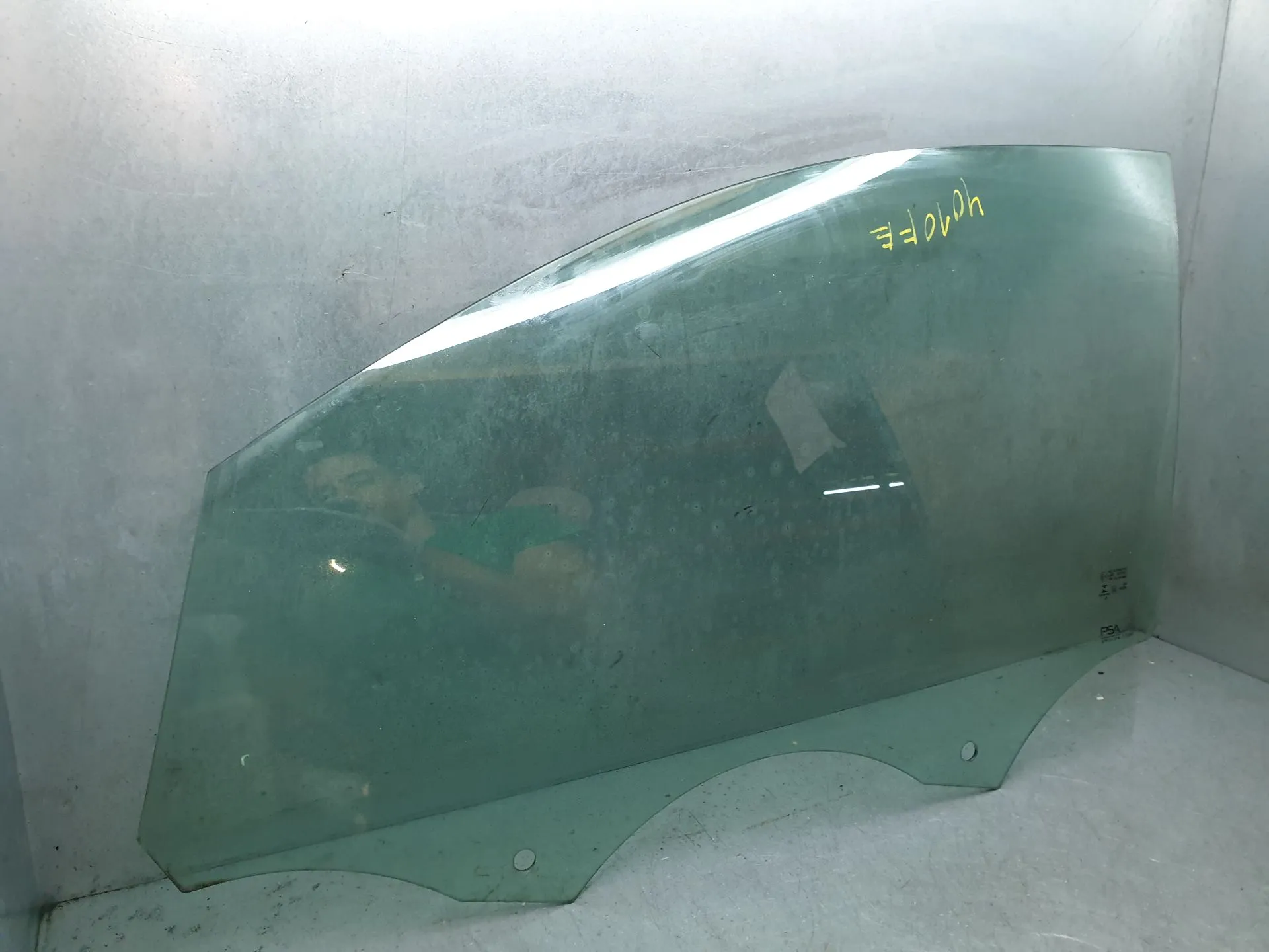 Vitre porte avant gauche PEUGEOT 208 II Imagem-1