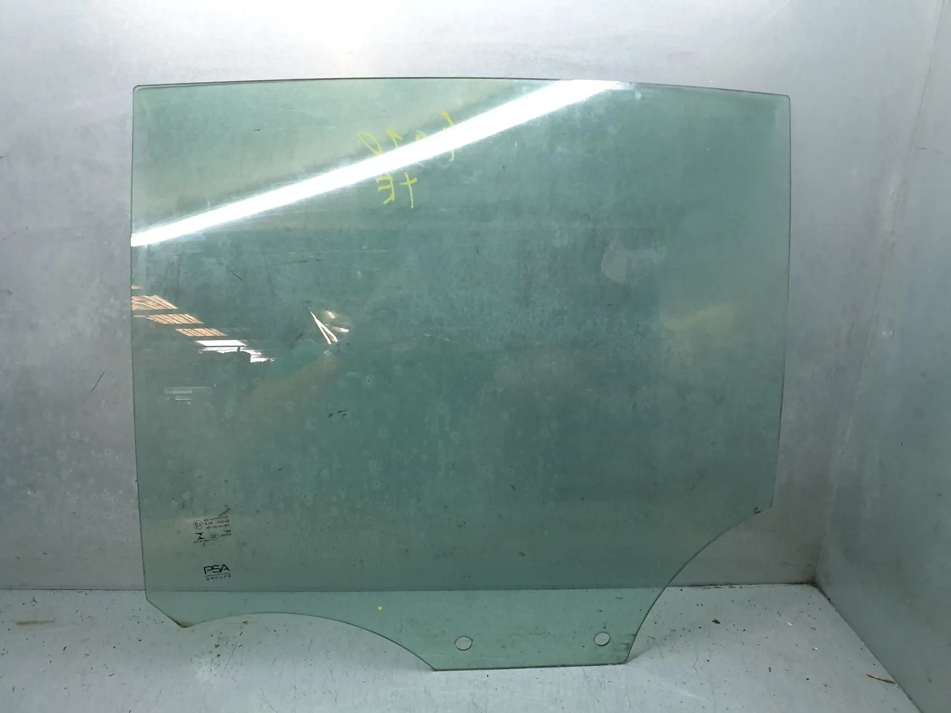 Left rear door glass PEUGEOT 208 II