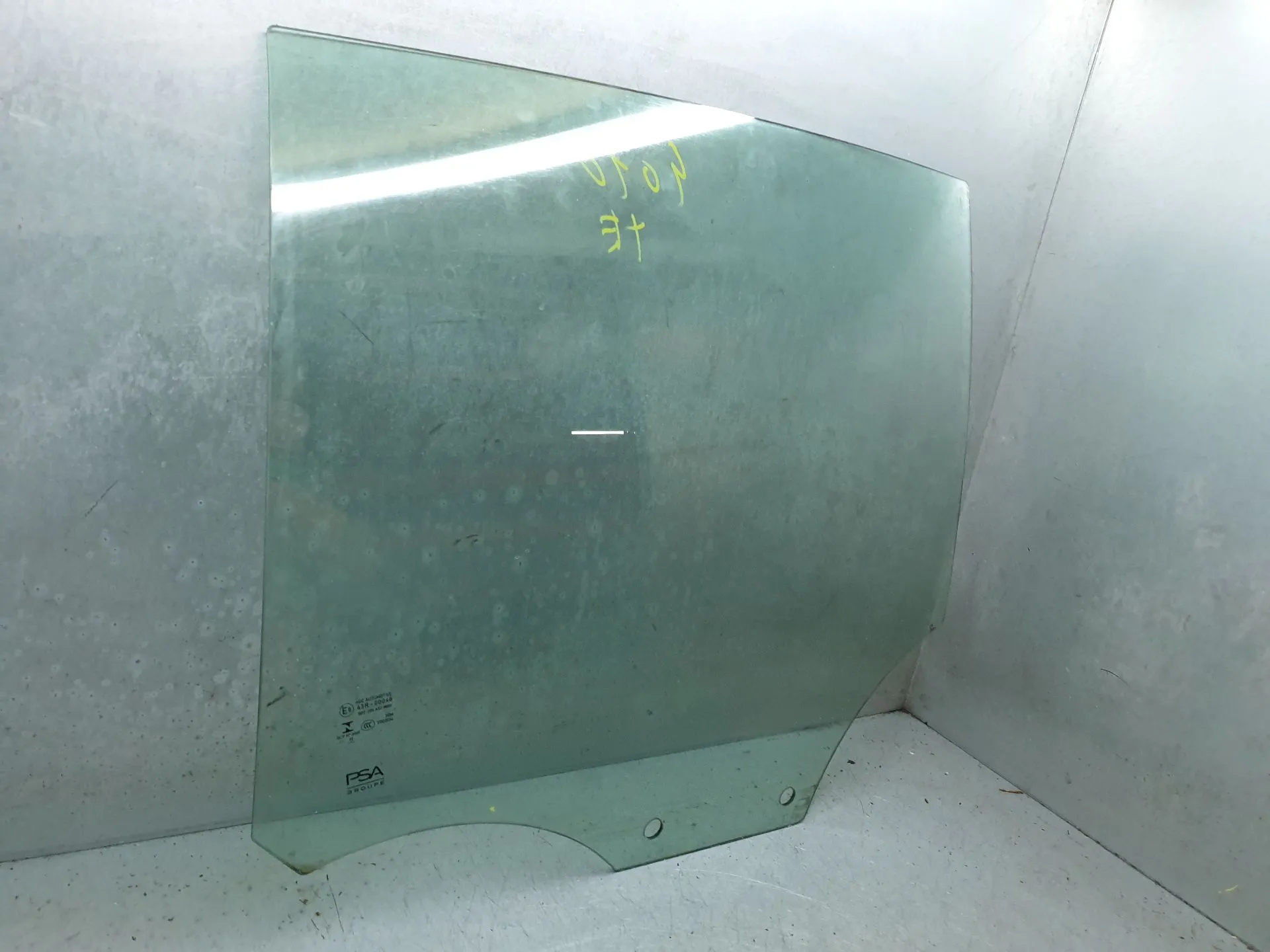 Left rear door glass PEUGEOT 208 II Imagem-1