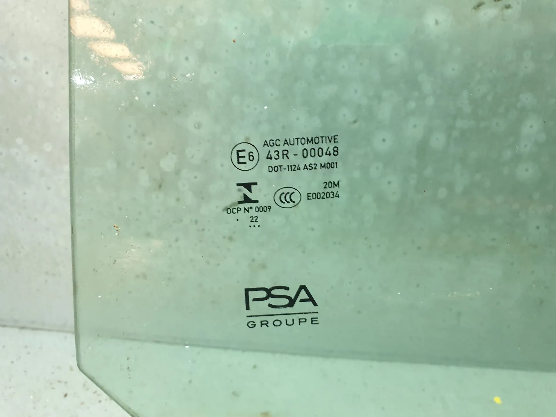 Left rear door glass PEUGEOT 208 II Imagem-3