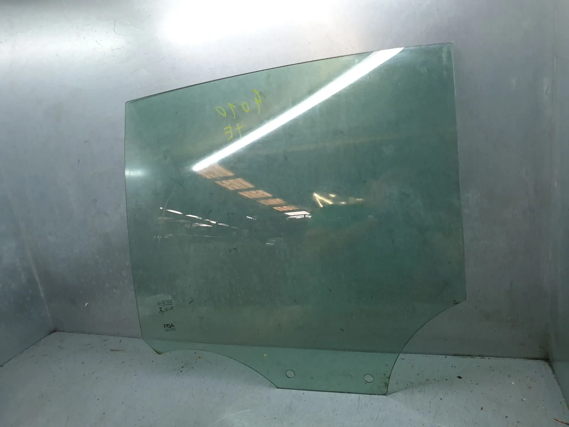 Left rear door glass PEUGEOT 208 II Imagem-2