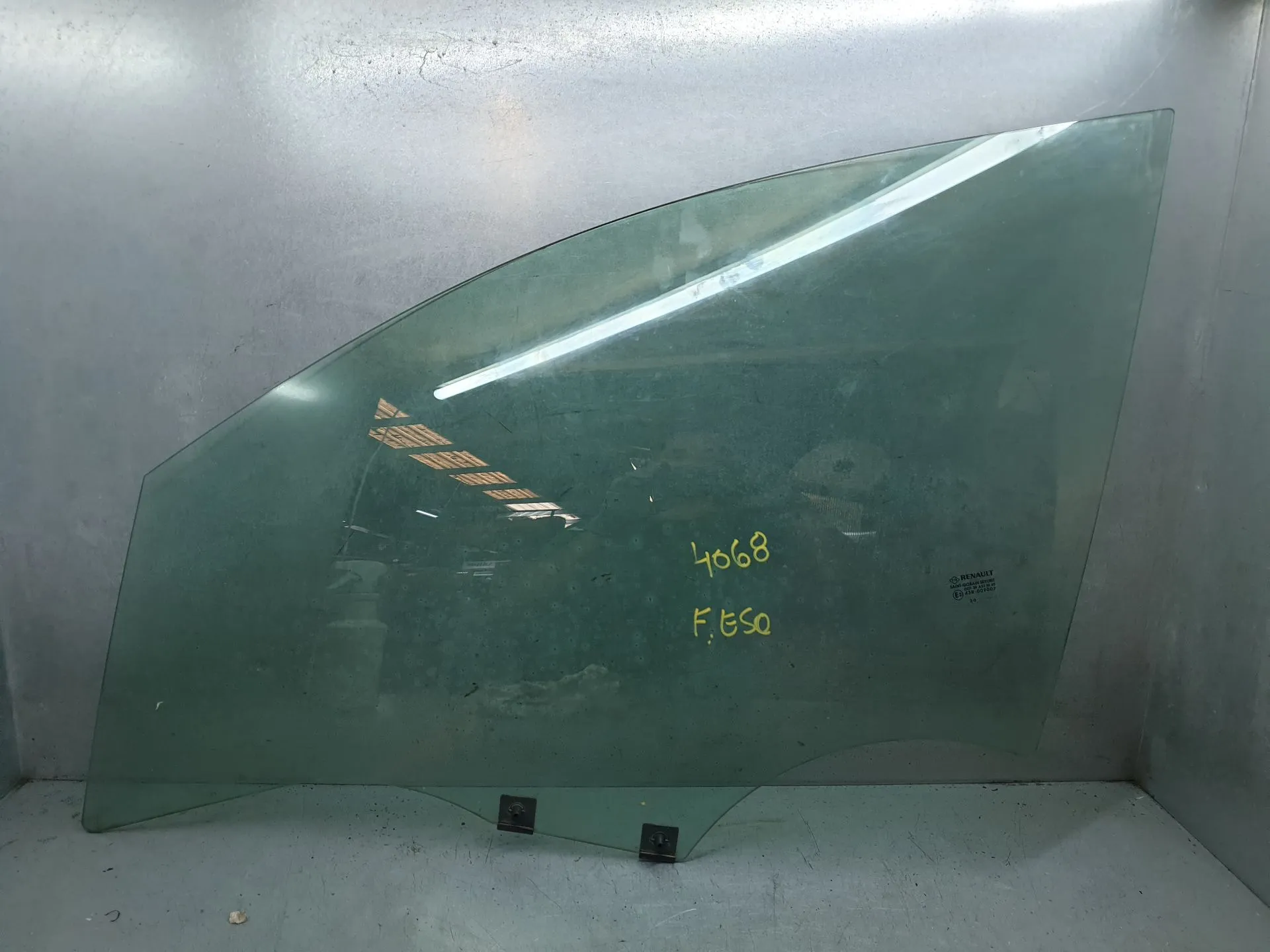 Vidro porta frente esquerda RENAULT Clio V (BF_)