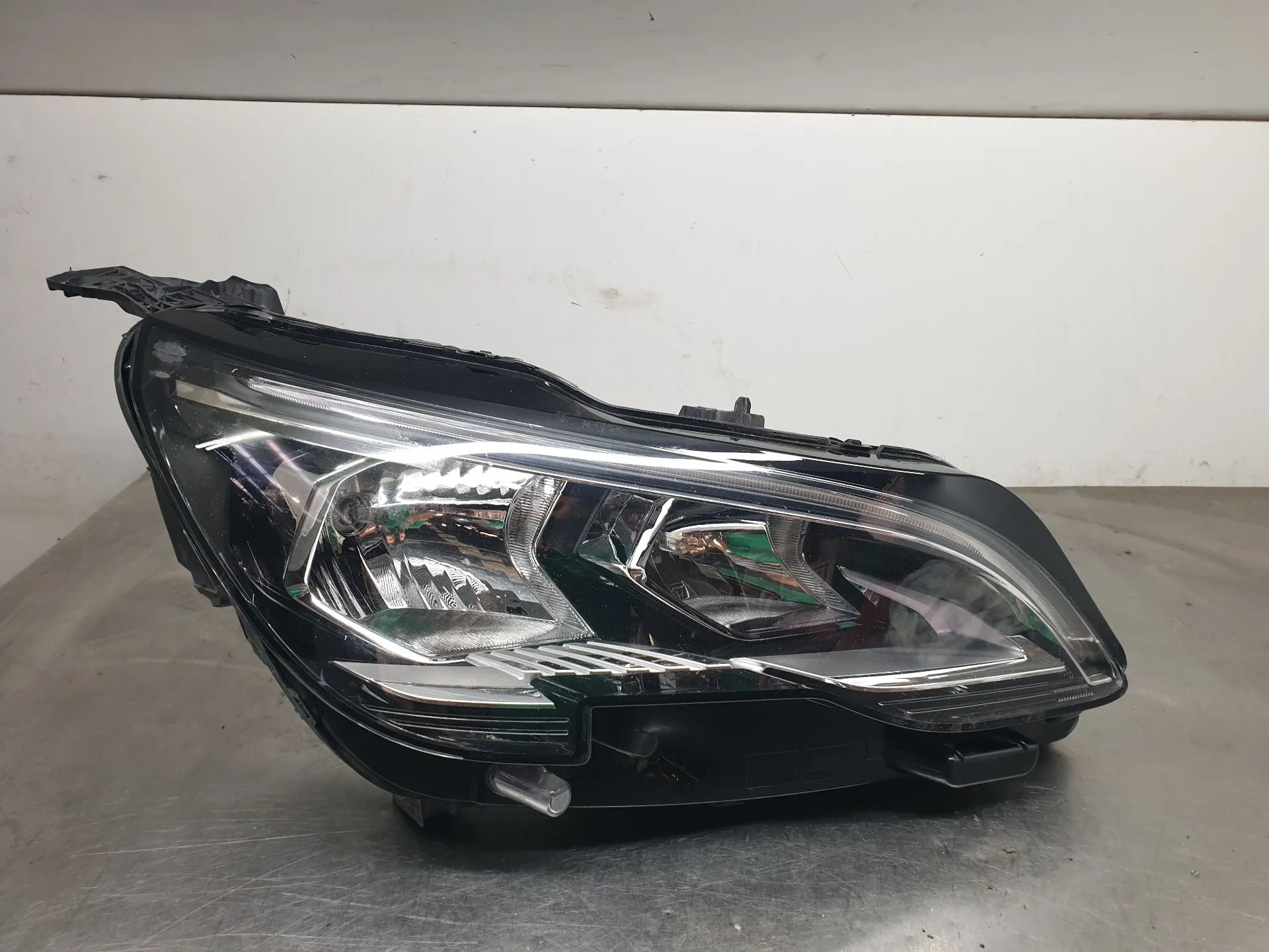 Faro anteriore destro PEUGEOT 5008 II (M_)