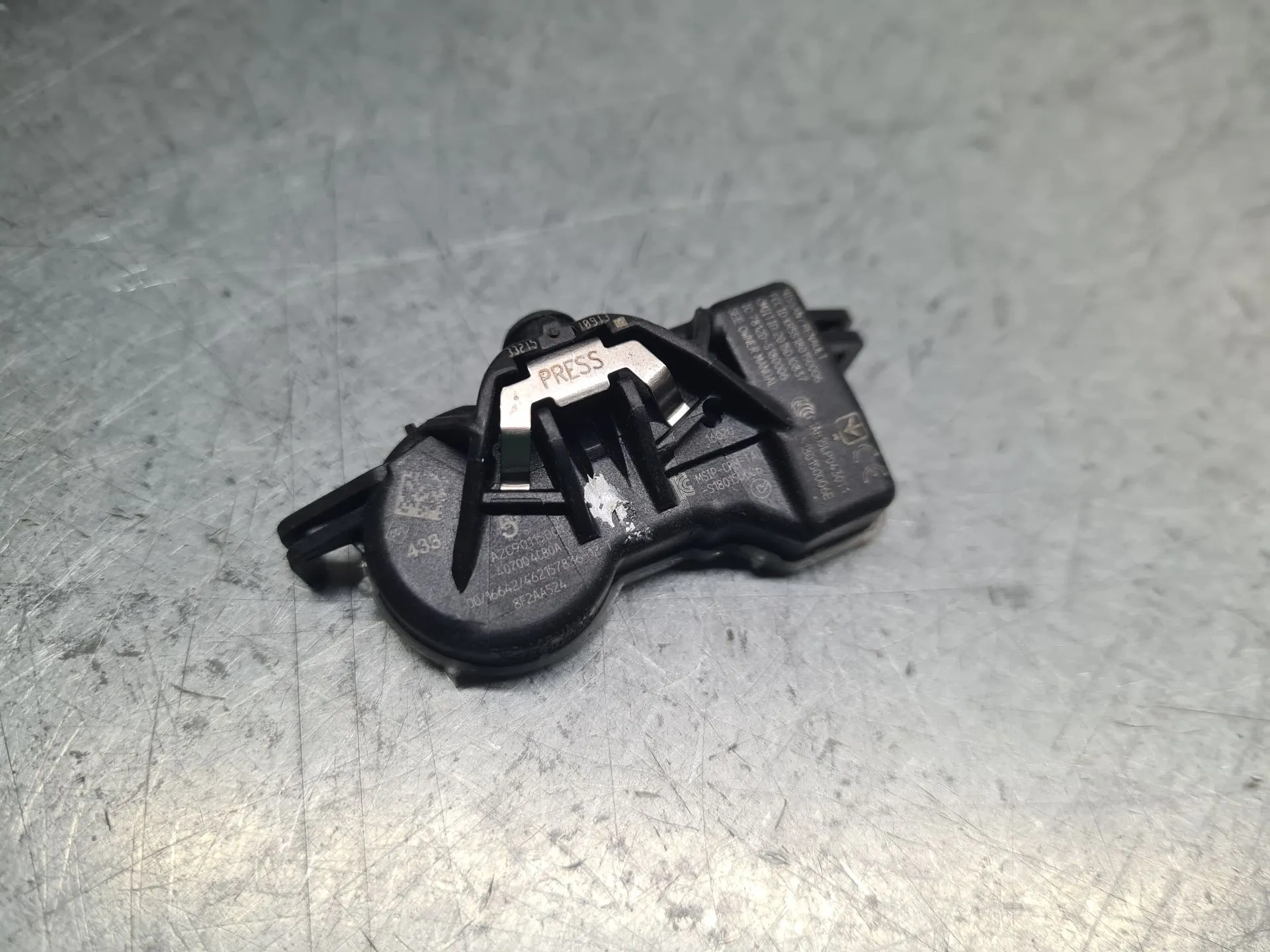 Capteur de pression des pneus (TPMS) RENAULT Megane IV (B9A/M_)