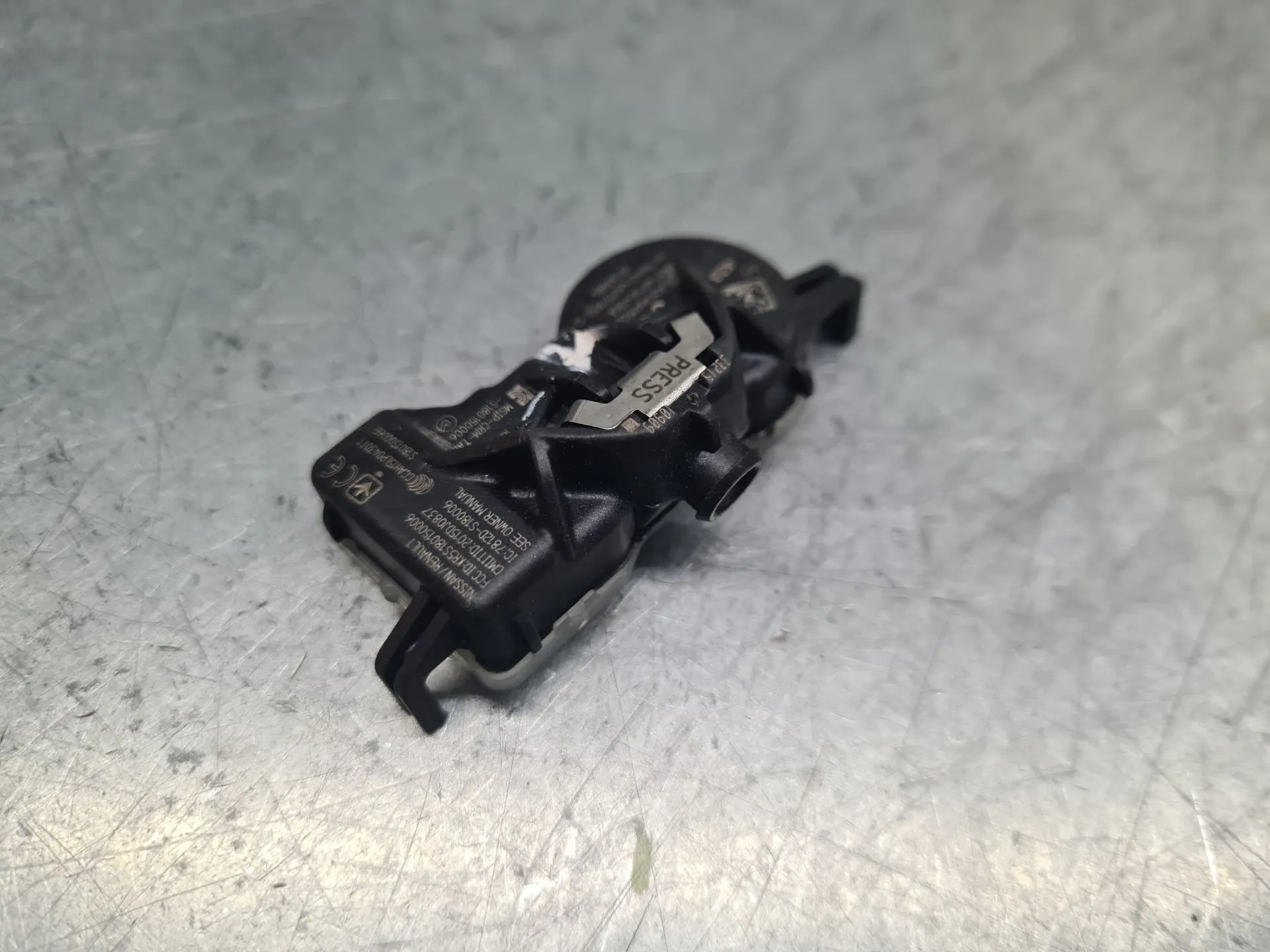 Capteur de pression des pneus (TPMS) RENAULT Megane IV (B9A/M_)