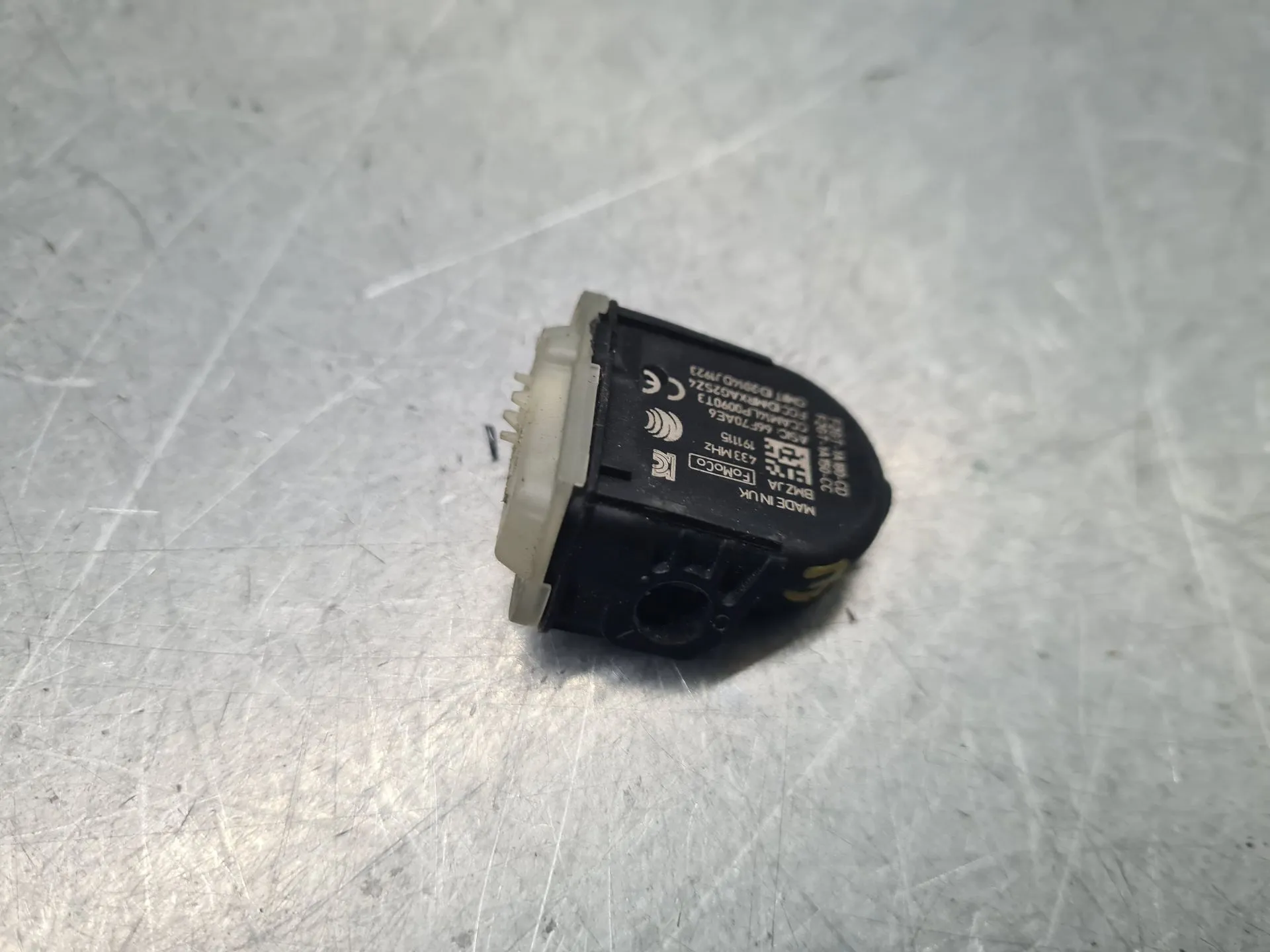 Capteur de pression des pneus (TPMS) FORD Fiesta VII (HJ, HF) Imagem-1