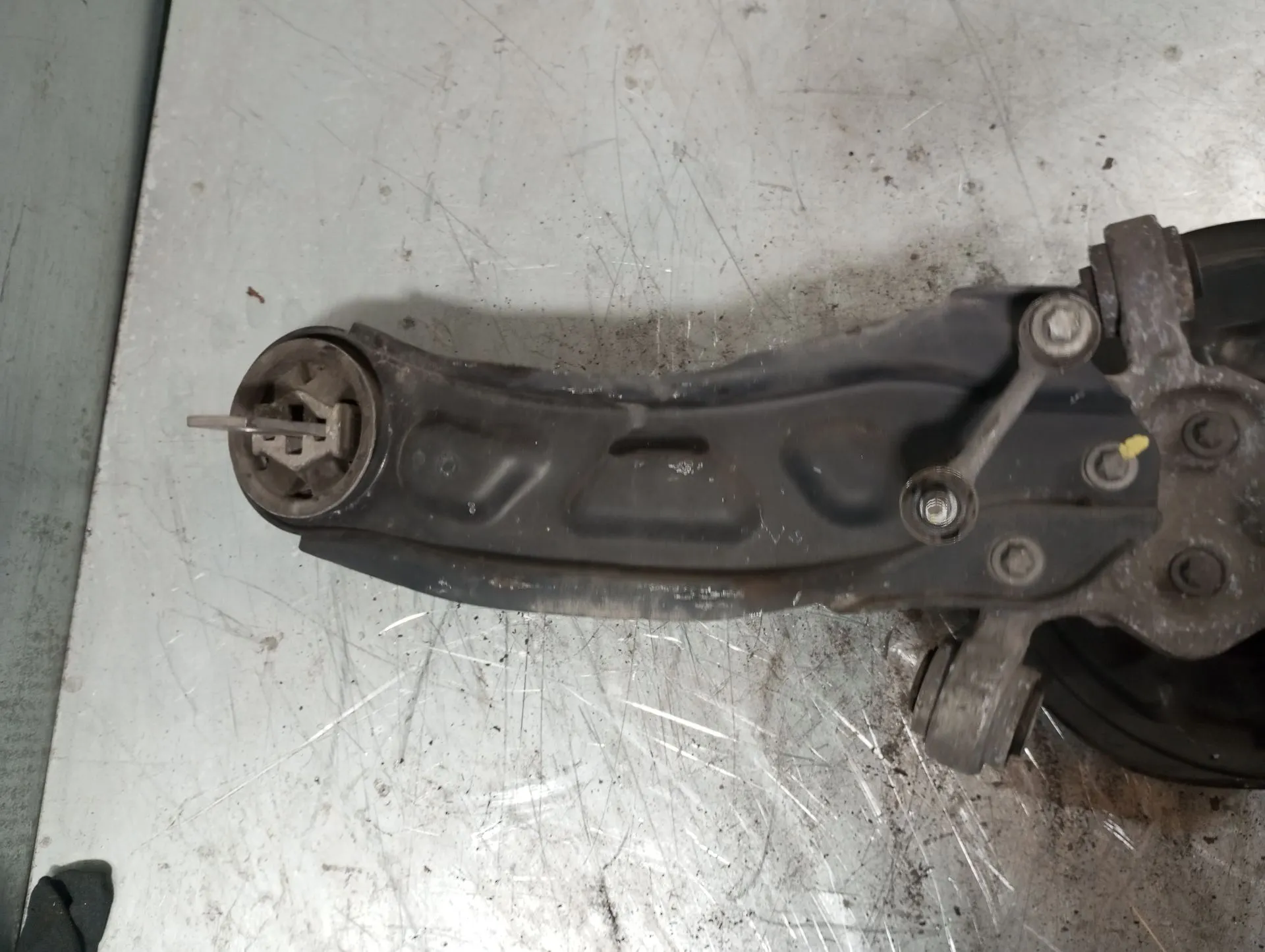 Brazo suspensión trasero derecho MERCEDES-BENZ GLA (X156) Imagem-1