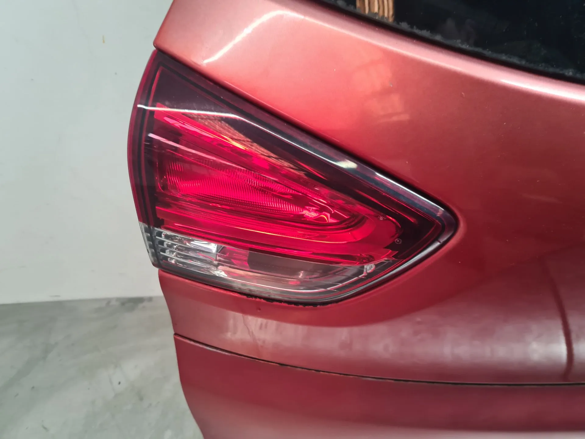 Feu de coffre Gauche RENAULT Clio IV Grandtour (KH_)