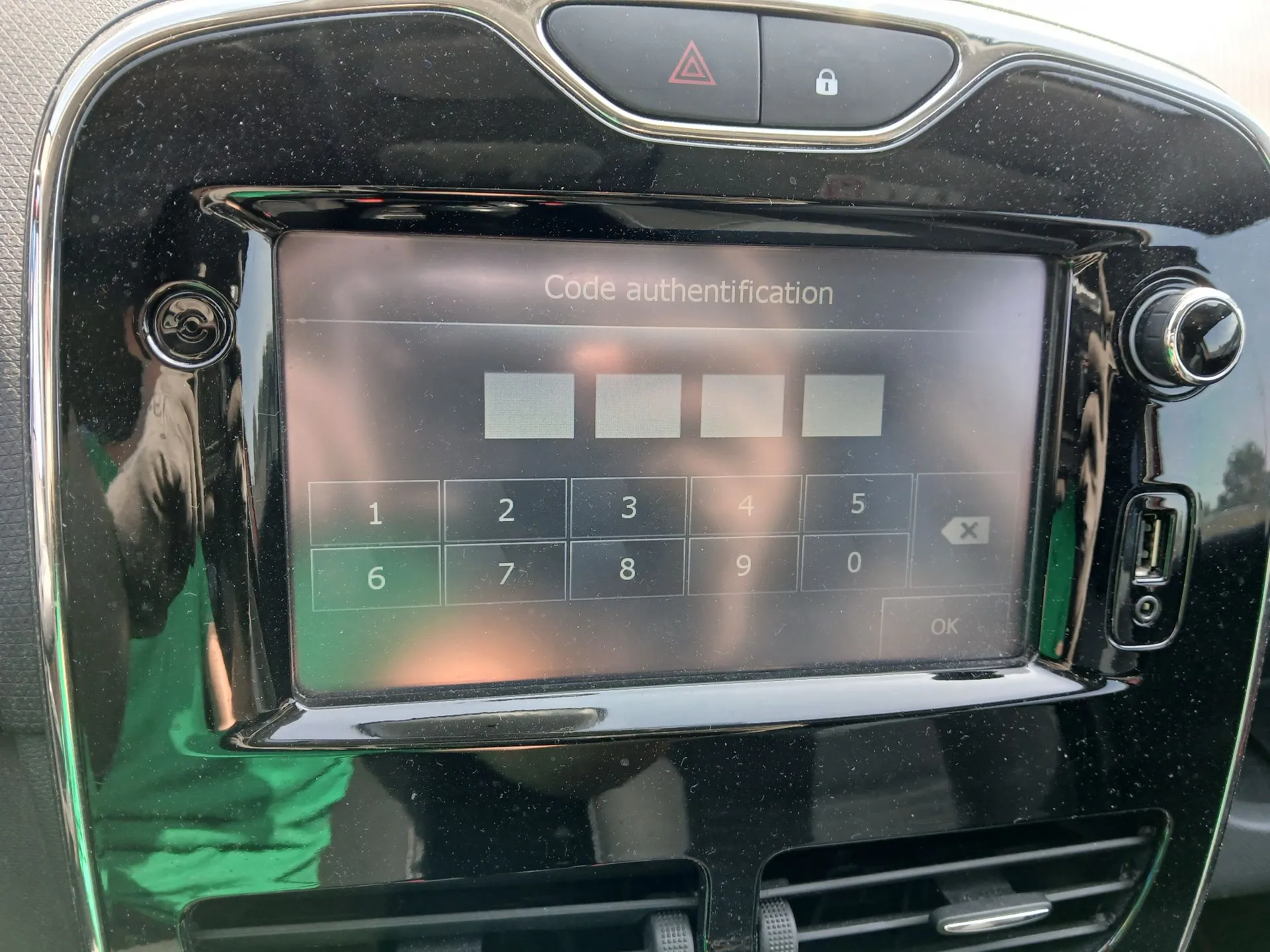 Car radio RENAULT Clio IV Grandtour (KH_)