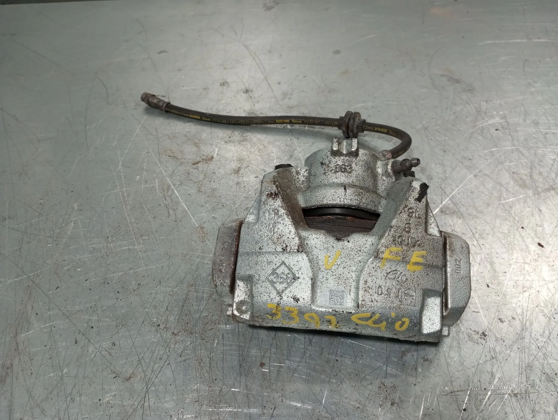 Pinça travão / maxila de travão frente esquerda RENAULT Clio V (BF_)