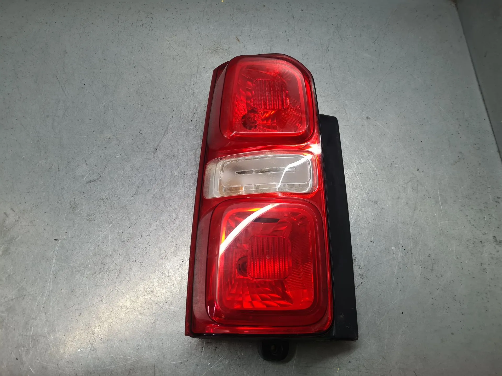 Feu arrière Gauche PEUGEOT Expert