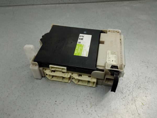 Módulo confort TOYOTA Yaris (_P13_) Imagem-1