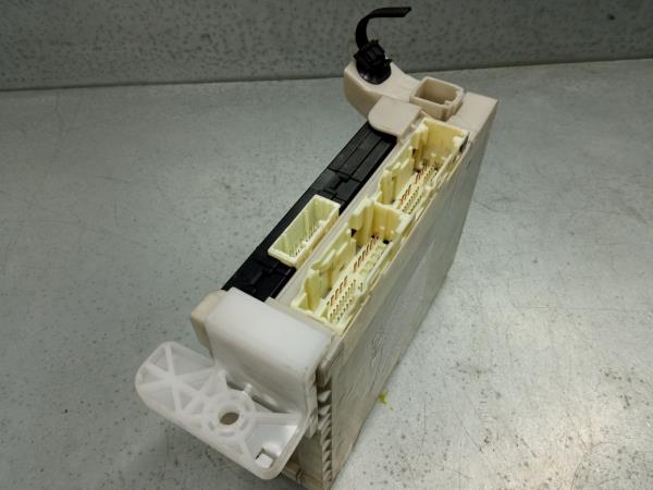 Módulo confort TOYOTA Yaris (_P13_) Imagem-2