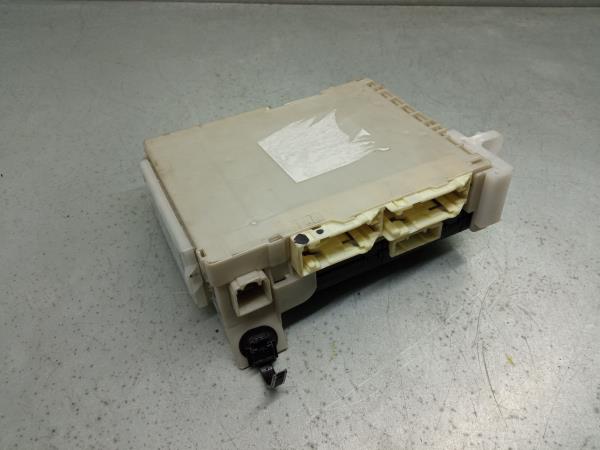 Módulo confort TOYOTA Yaris (_P13_)