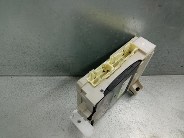 Módulo confort TOYOTA Yaris (_P13_) Imagem-3