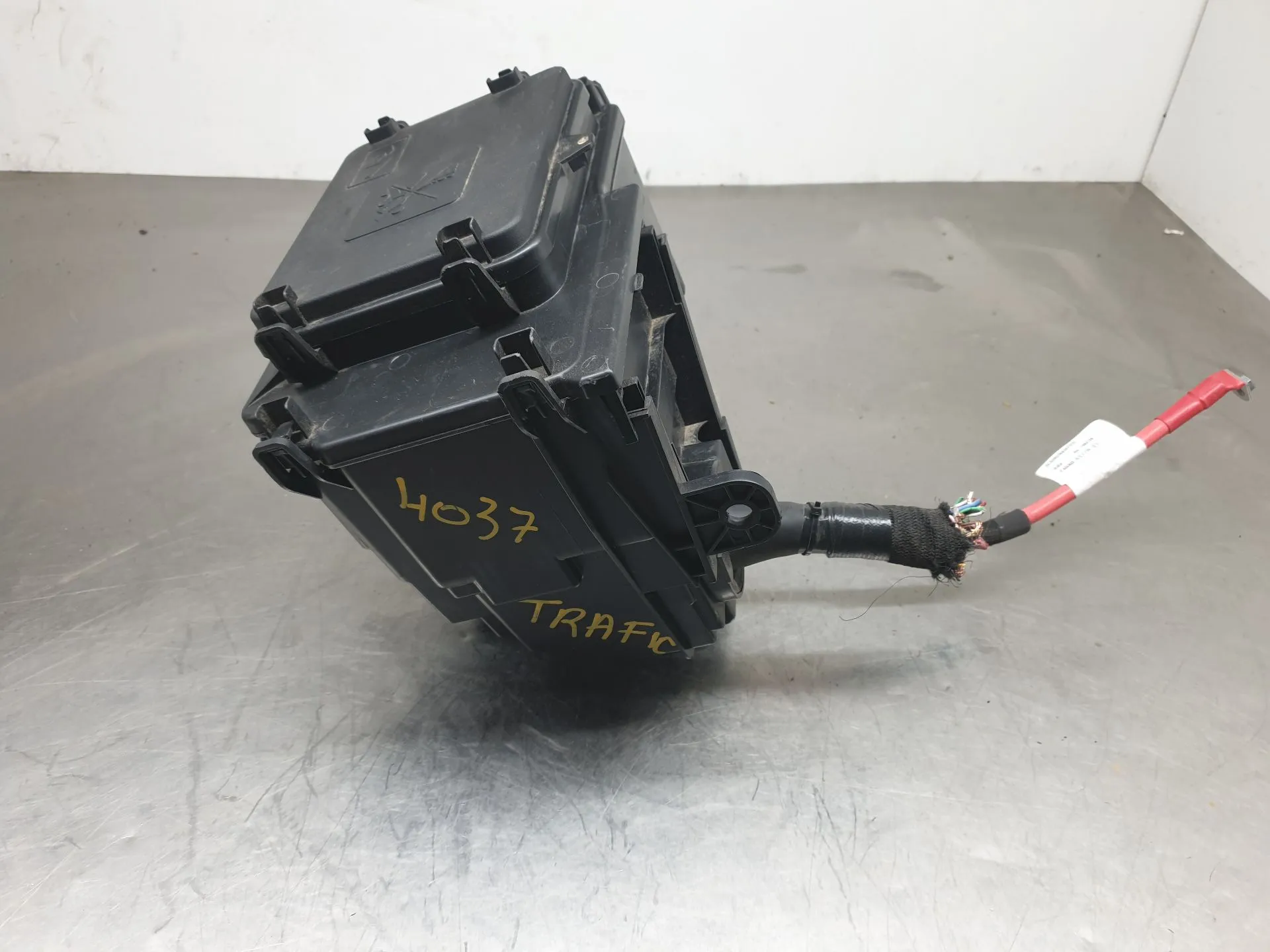 Involúcro / Carcaça dos Fusíveis RENAULT Trafic III (FG_)