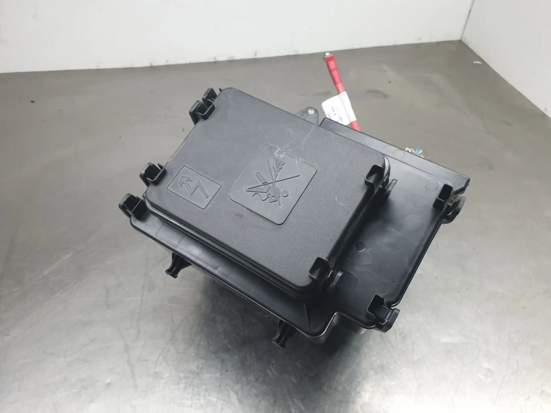 Involúcro / Carcaça dos Fusíveis RENAULT Trafic III (FG_) Imagem-7