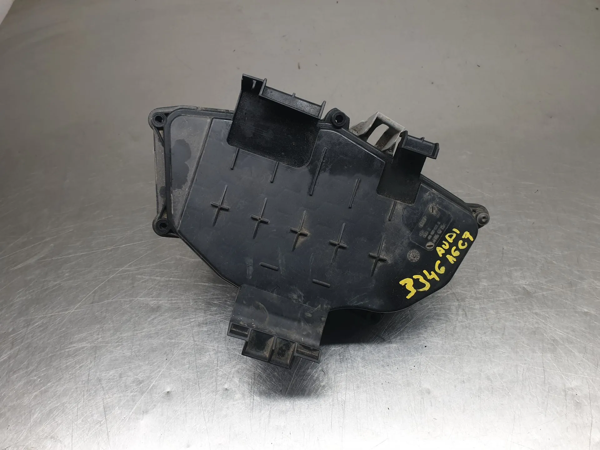 Involúcro / Carcaça dos Fusíveis AUDI A6 Allroad (4GH, 4GJ, C7)