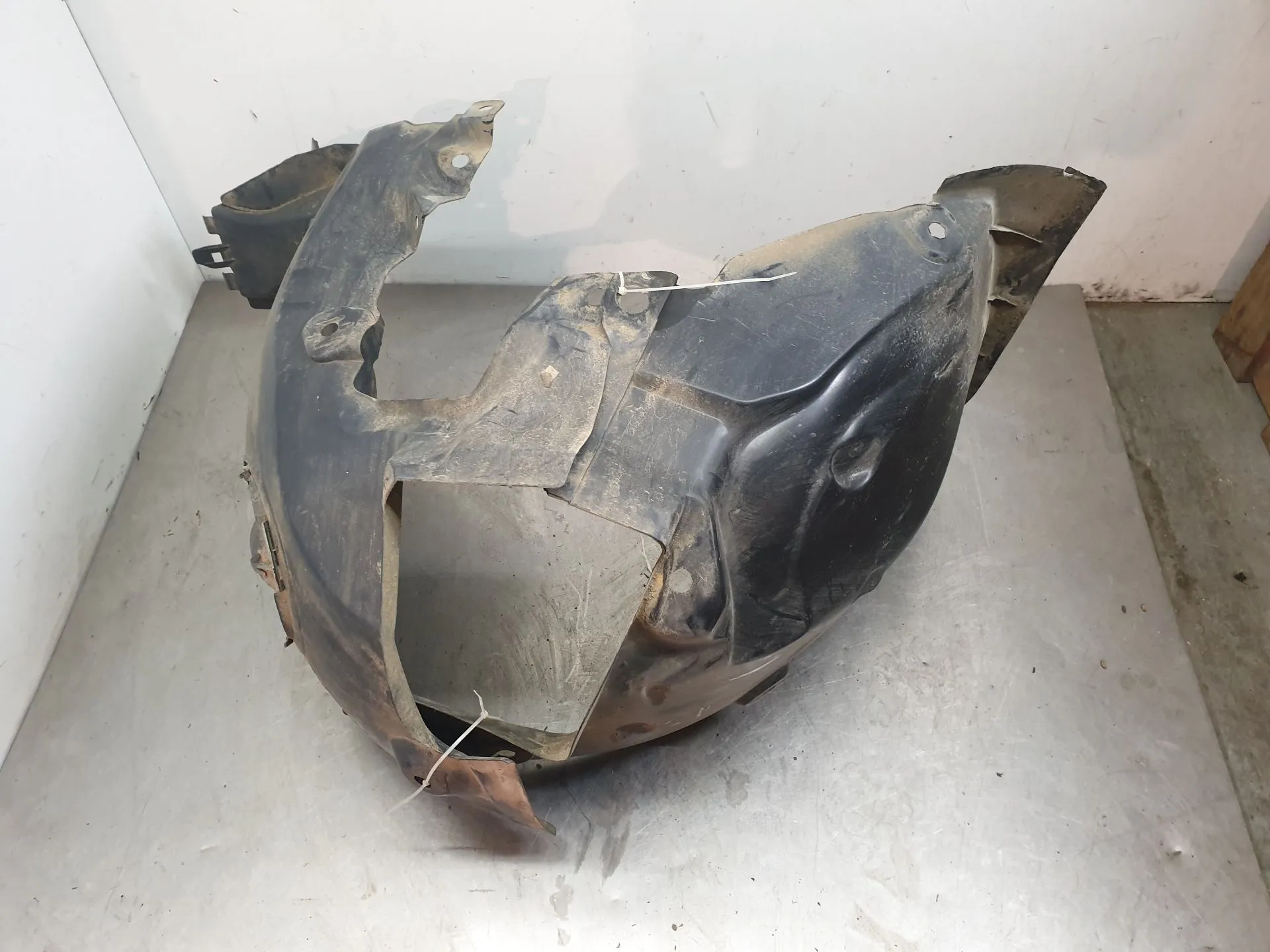 Resguardo da cava de roda frente esquerdo MERCEDES-BENZ Citan (415)